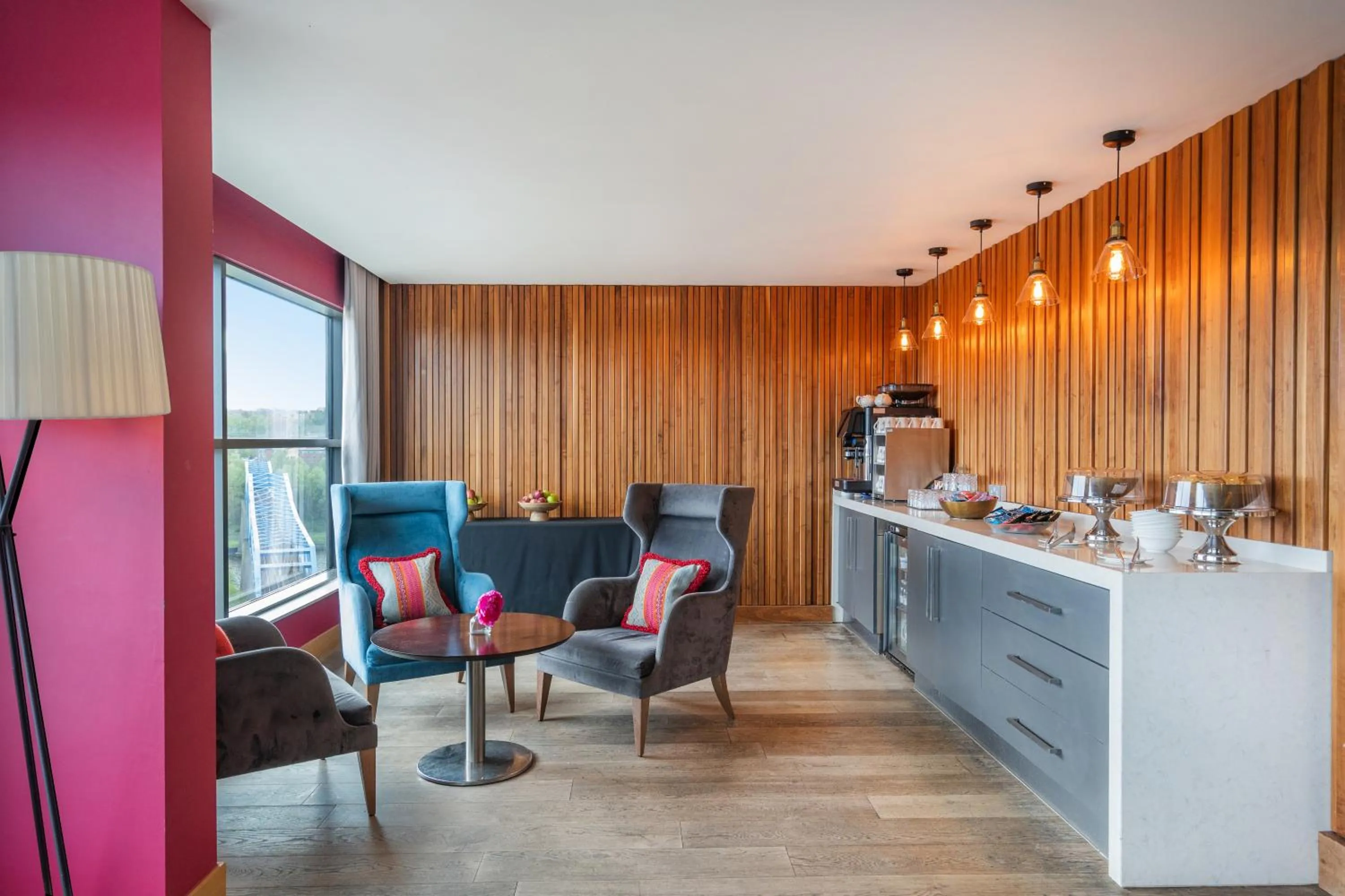 Lounge or bar in Crowne Plaza Newcastle - Stephenson Quarter by IHG