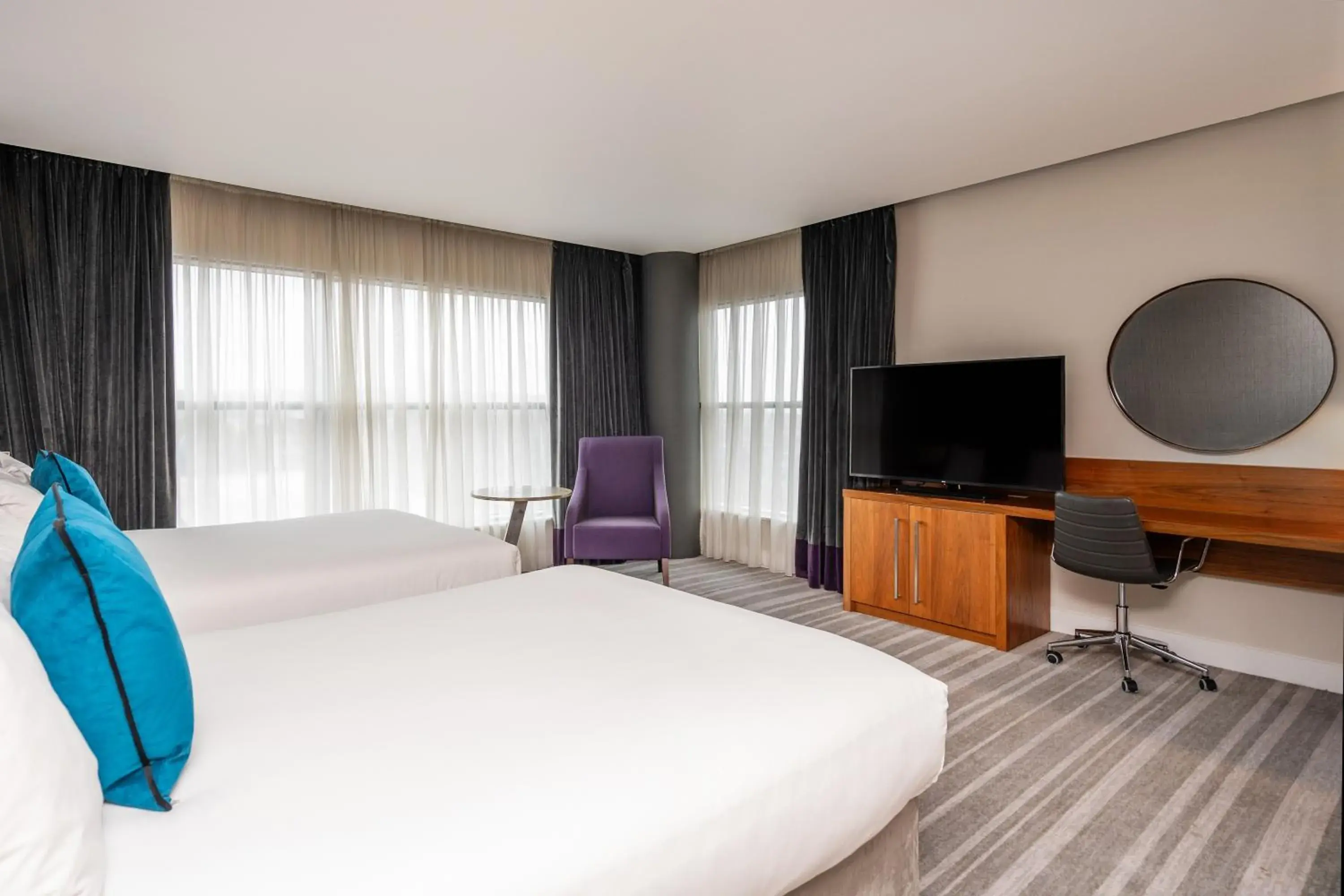 TV and multimedia, Bed in Crowne Plaza Newcastle - Stephenson Quarter by IHG TV and multimedia, Bed in Crowne Plaza Newcastle - Stephenson Quarter by IHG