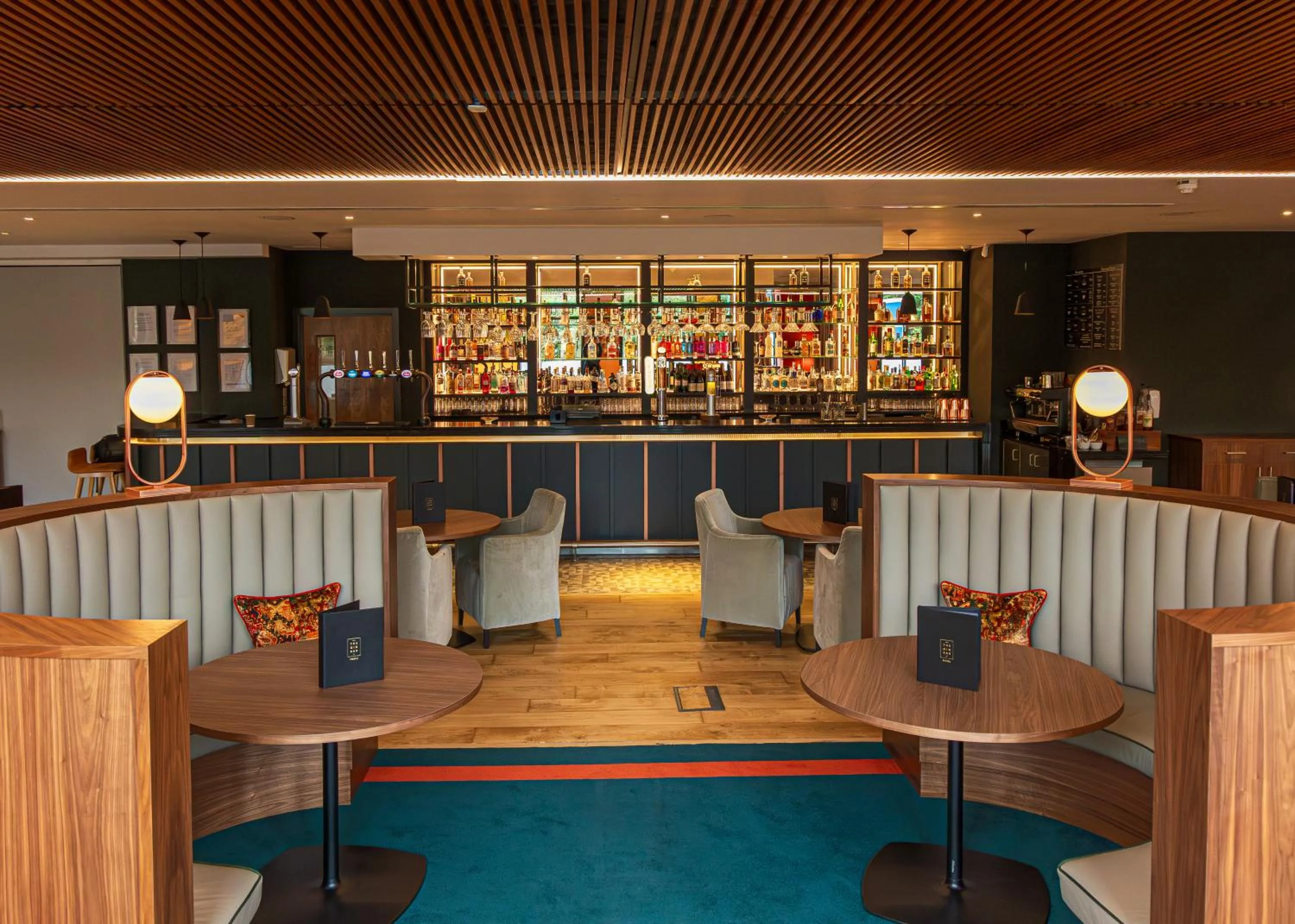 Lounge or bar in Crowne Plaza Newcastle - Stephenson Quarter by IHG