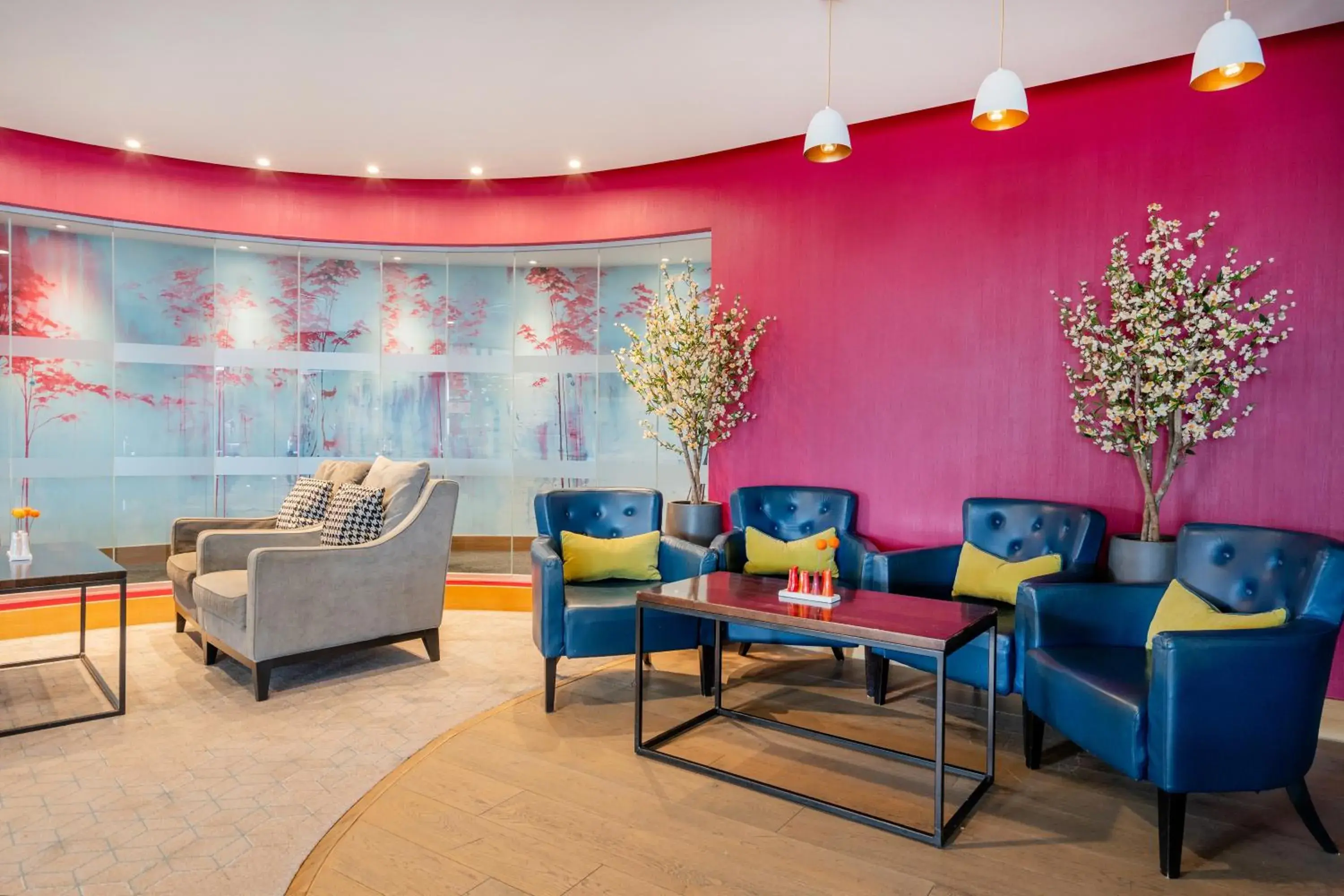 Lounge or bar in Crowne Plaza Newcastle - Stephenson Quarter by IHG Lounge or bar in Crowne Plaza Newcastle - Stephenson Quarter by IHG