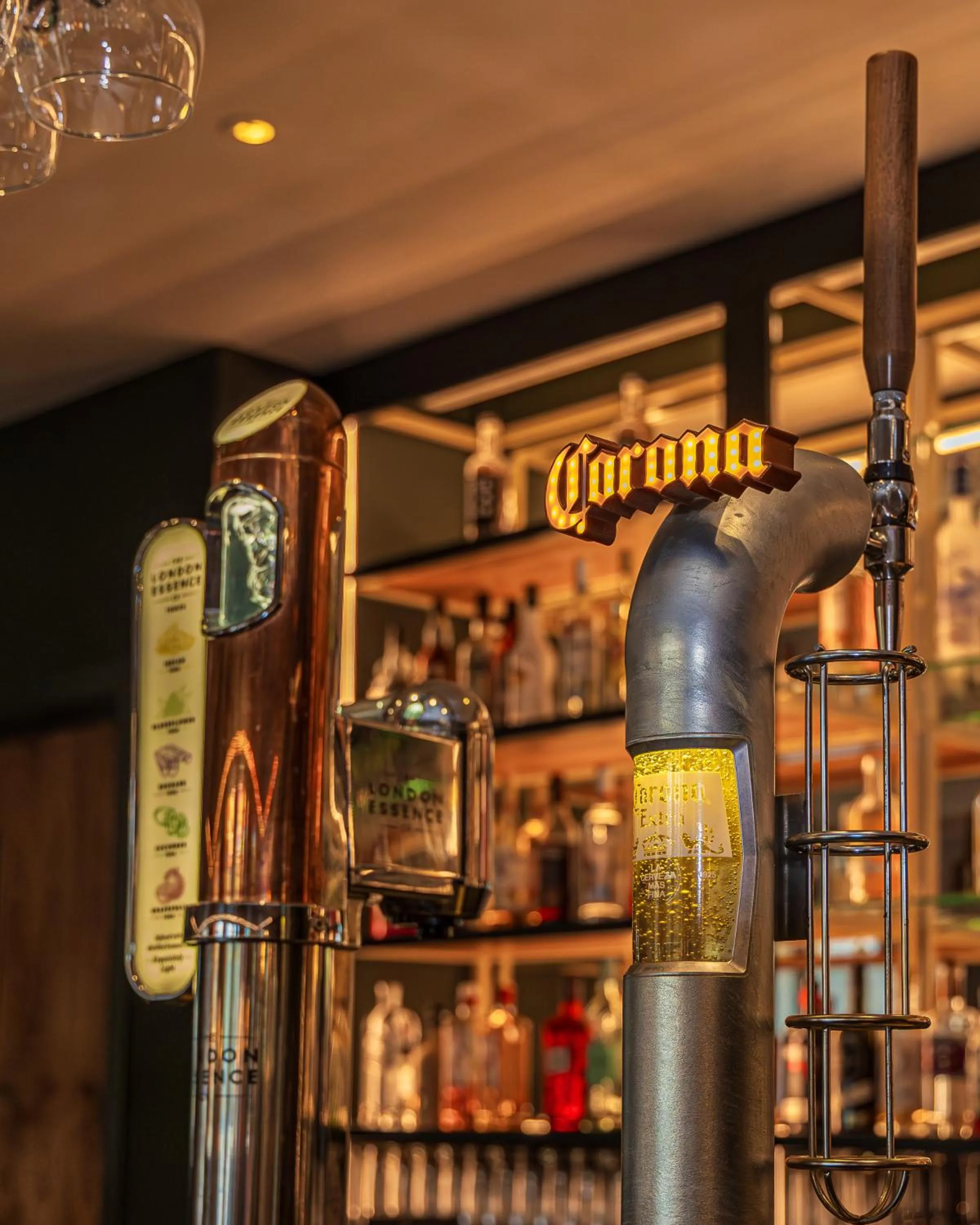 Lounge or bar in Crowne Plaza Newcastle - Stephenson Quarter by IHG