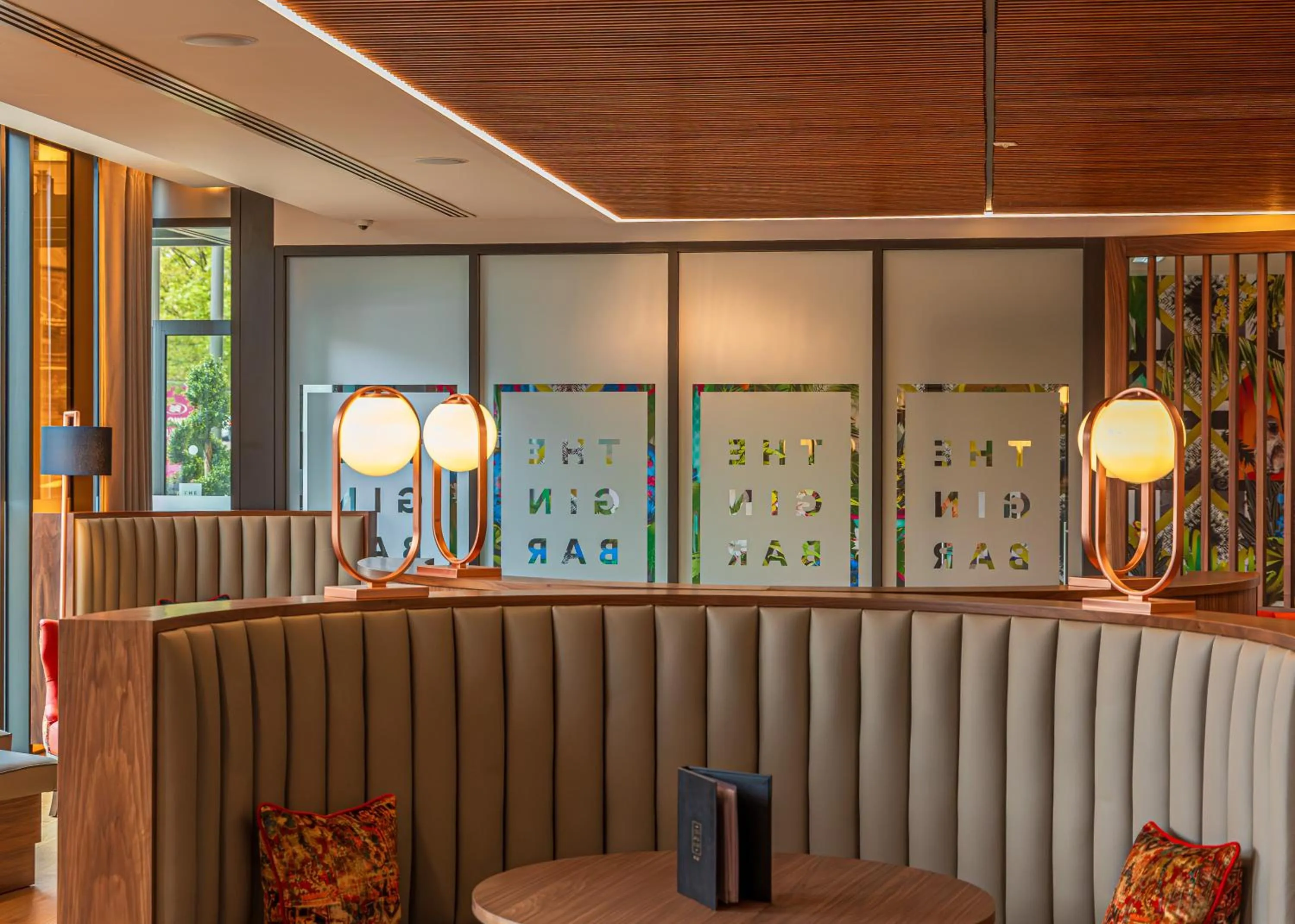 Lounge or bar in Crowne Plaza Newcastle - Stephenson Quarter by IHG