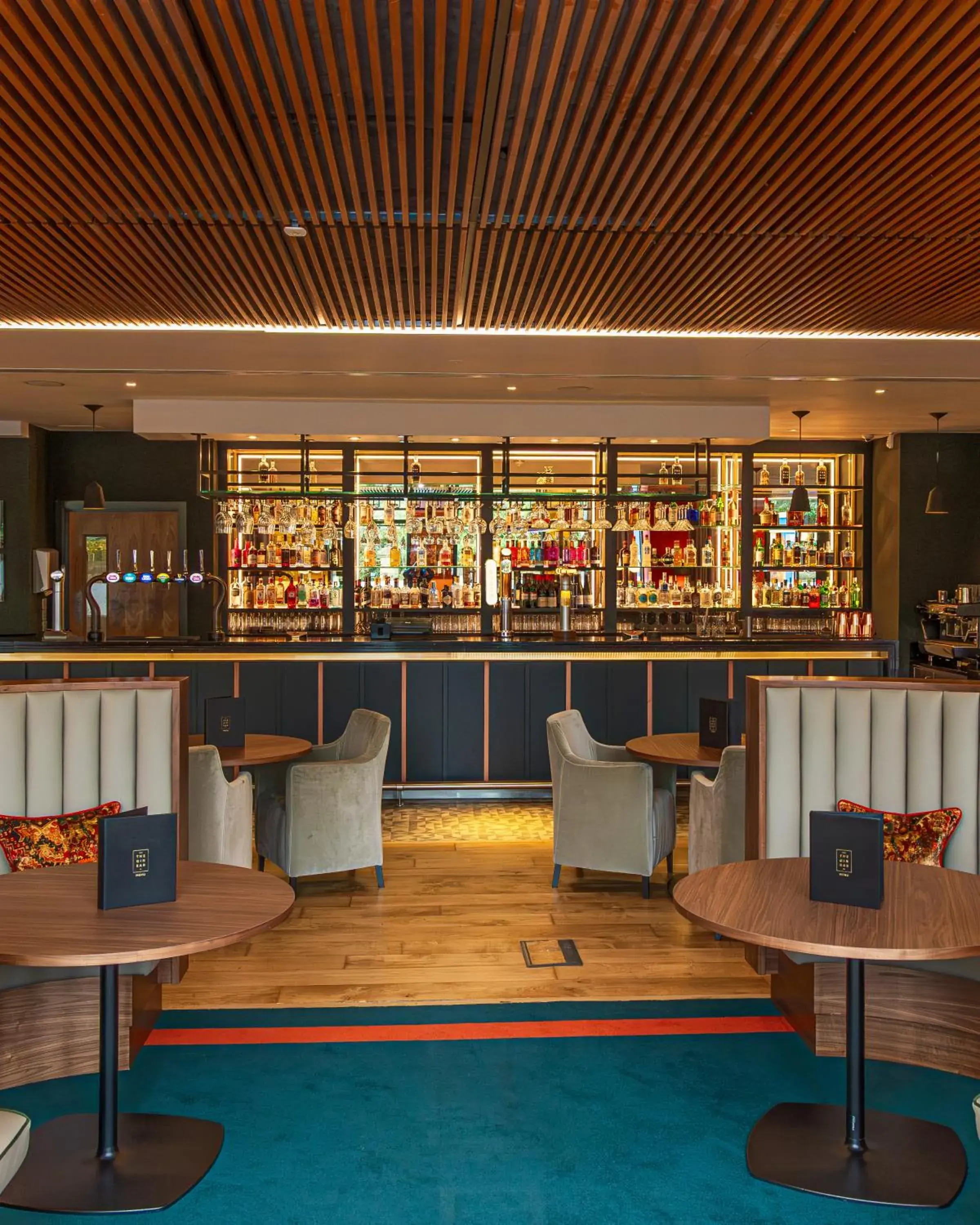 Lounge or bar in Crowne Plaza Newcastle - Stephenson Quarter by IHG Lounge or bar in Crowne Plaza Newcastle - Stephenson Quarter by IHG
