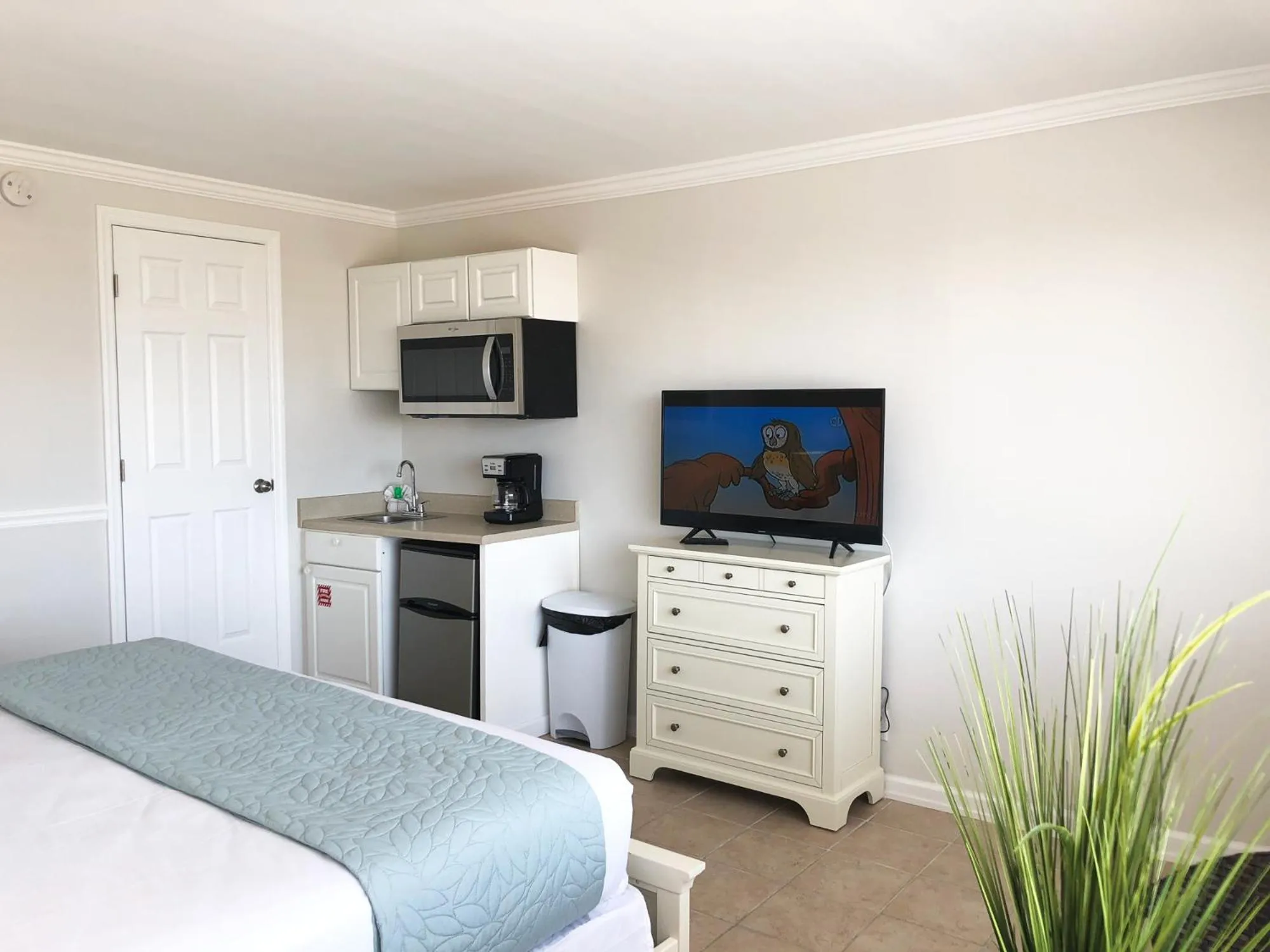 TV and multimedia, Bed in Aqua Beach Hotel