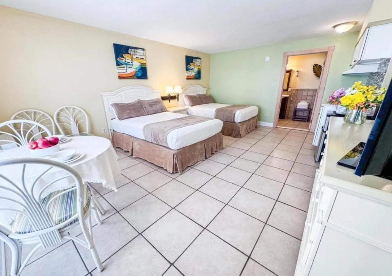 Bedroom, Bed in Aqua Beach Hotel