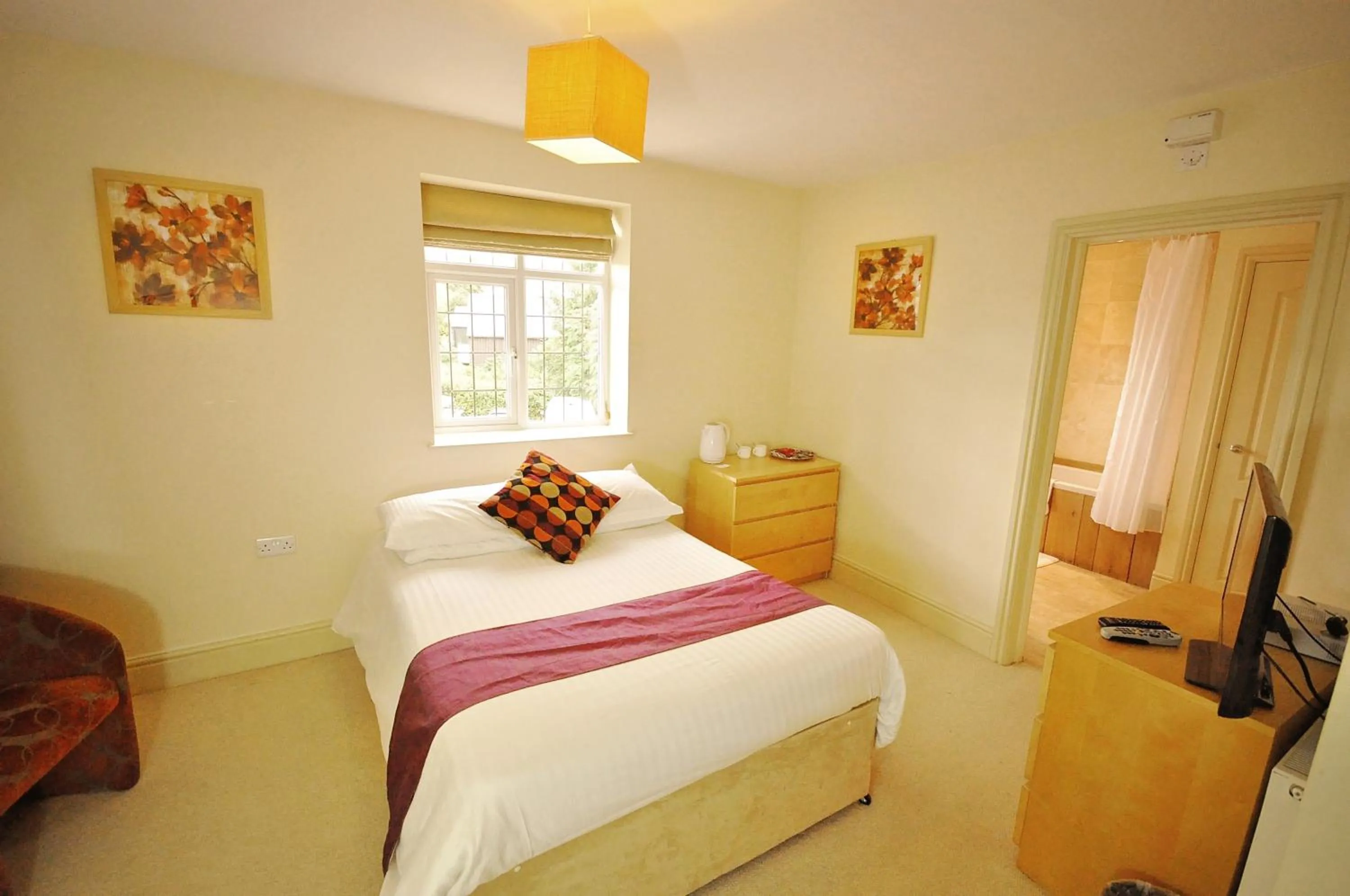 Bedroom, Bed in The Castle Hotel