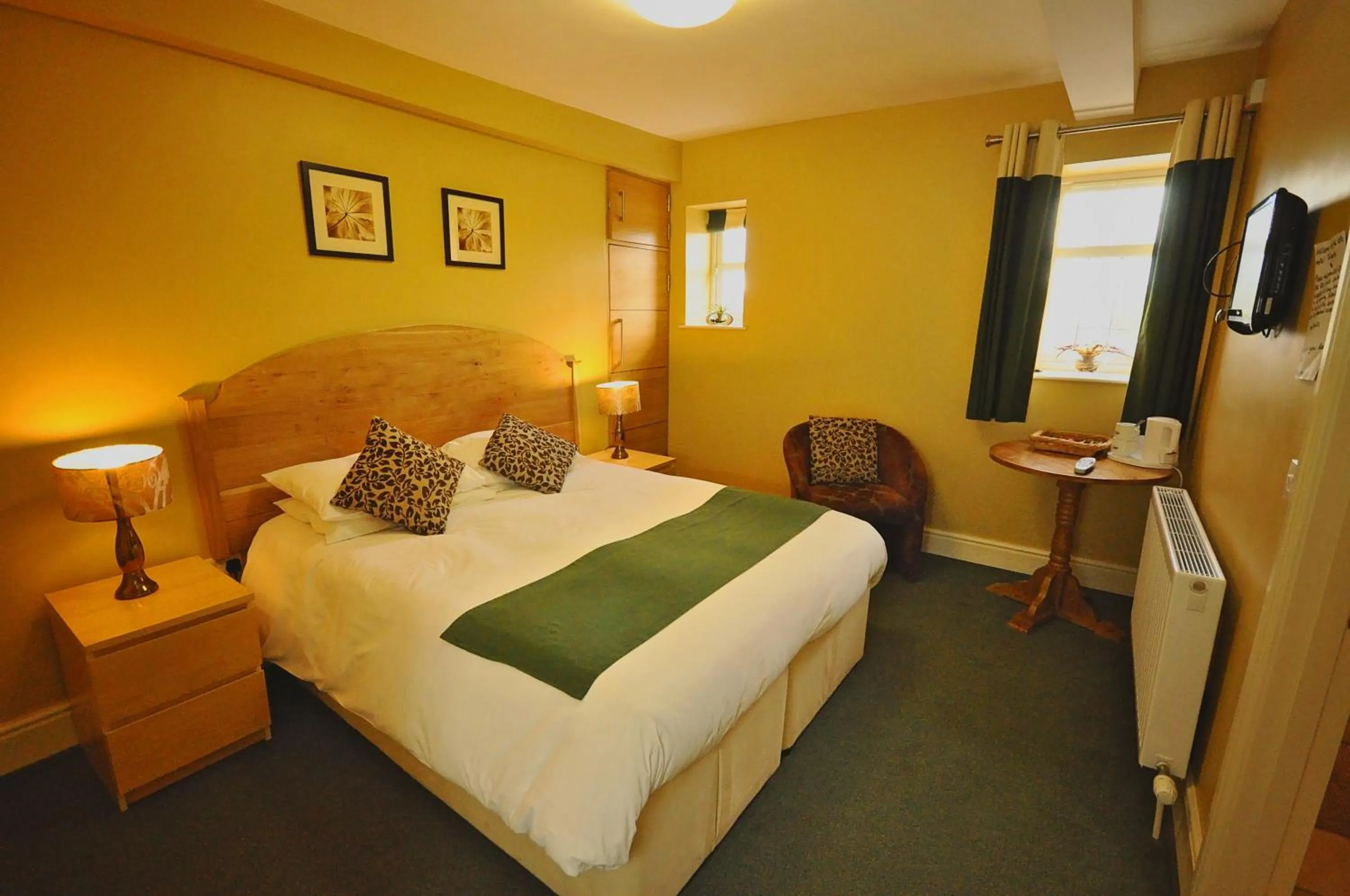 Bedroom, Bed in The Castle Hotel