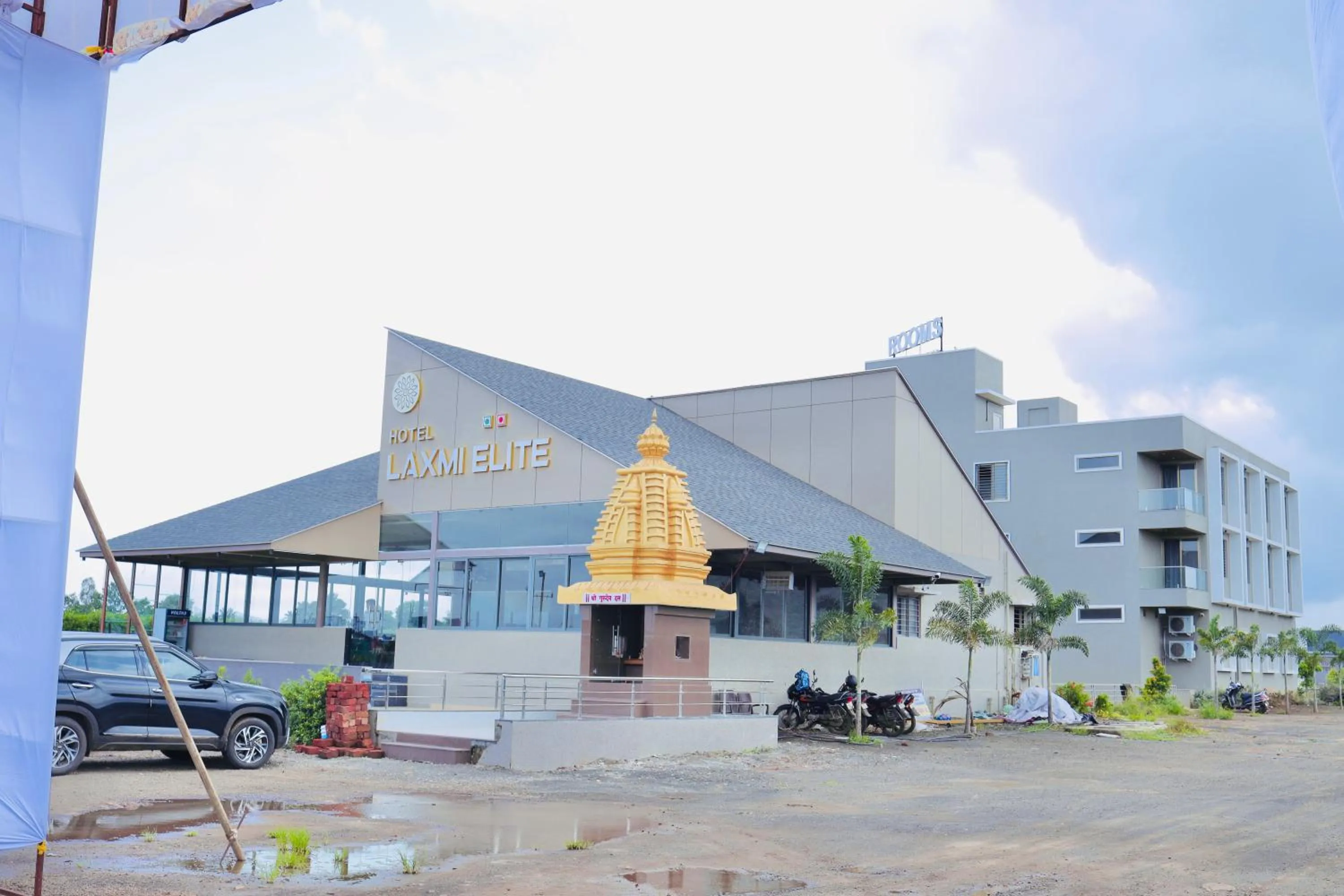 Property building in Hotel Laxmi Elite Karad