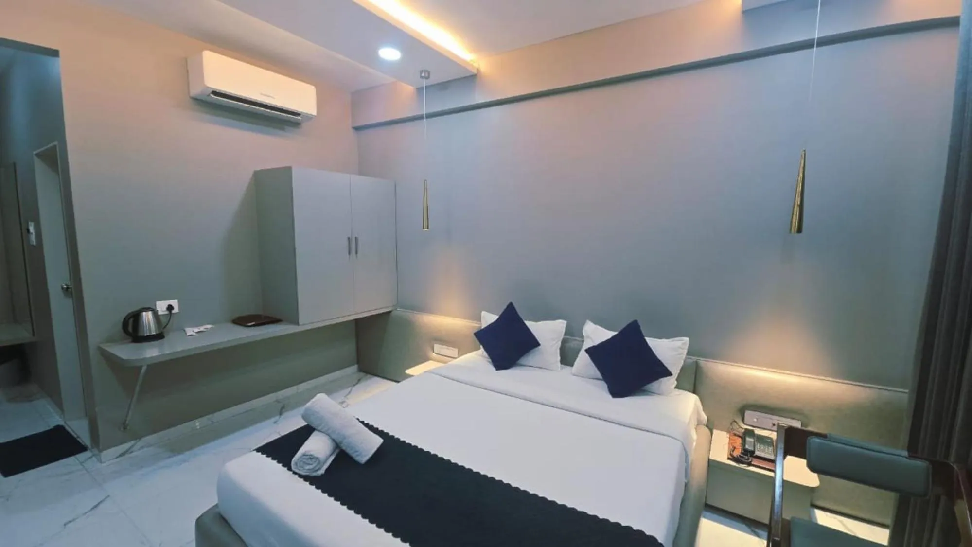 Bedroom, Bed in Hotel Laxmi Elite Karad