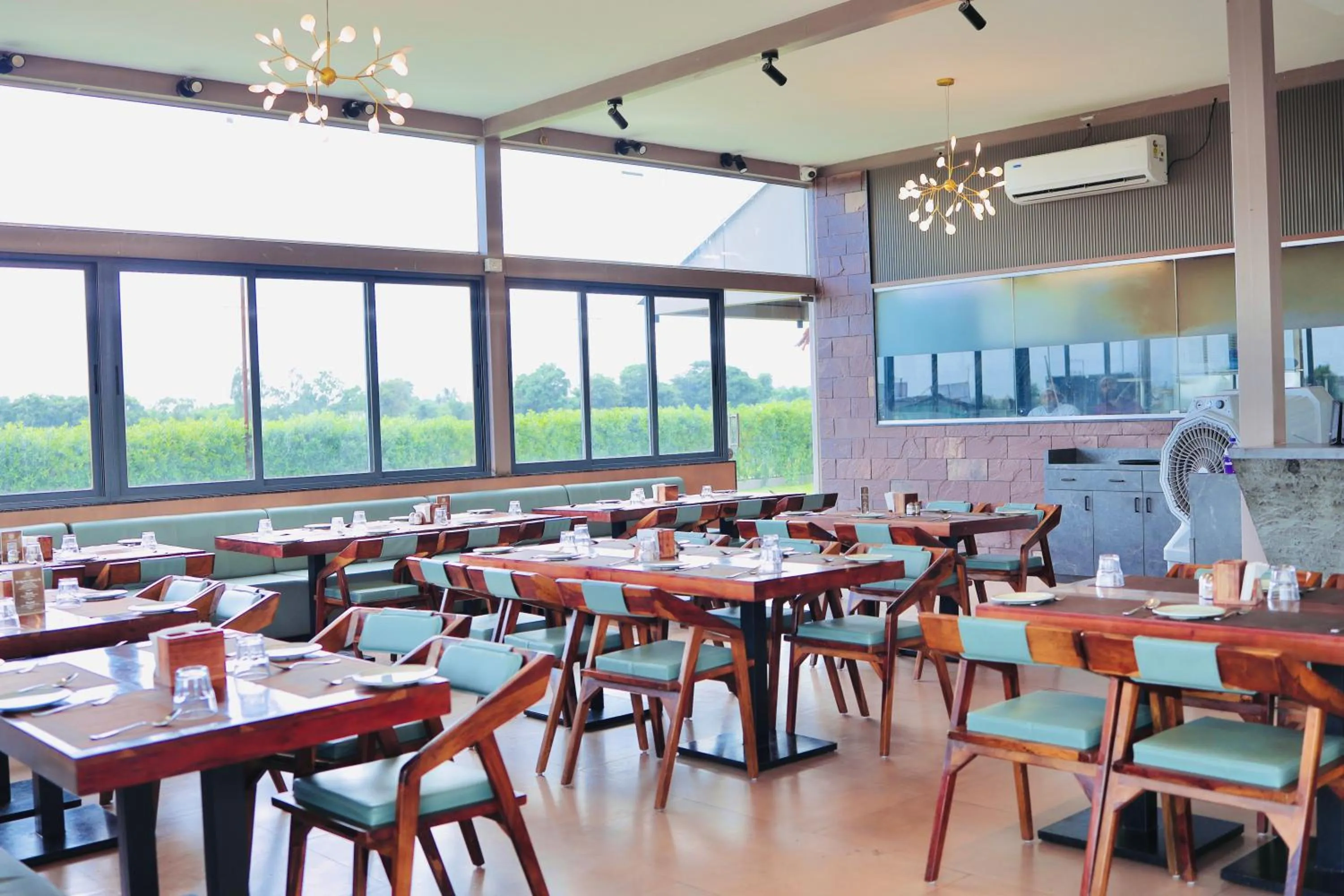 Restaurant/places to eat in Hotel Laxmi Elite Karad