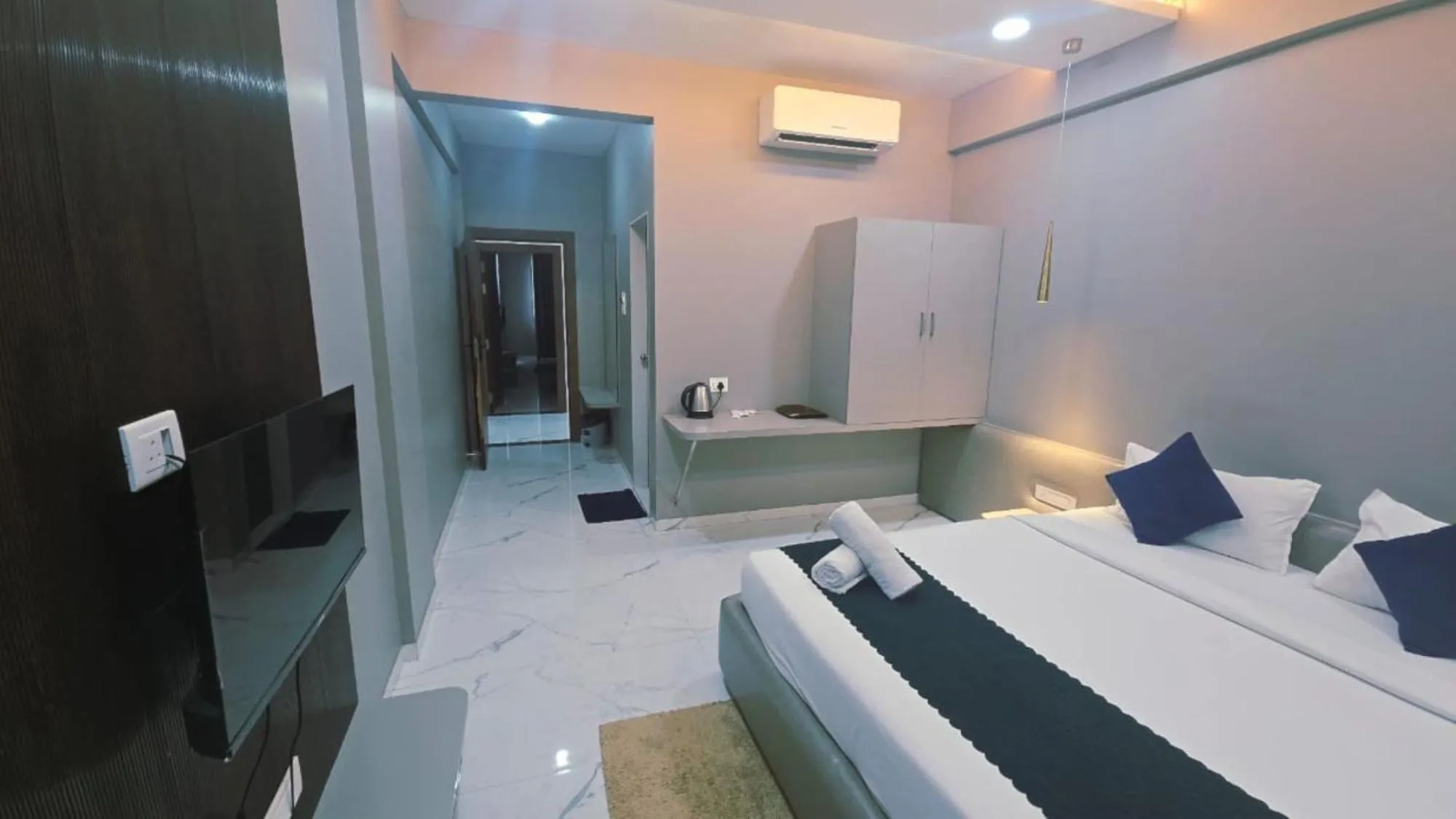 Bed in Hotel Laxmi Elite Karad