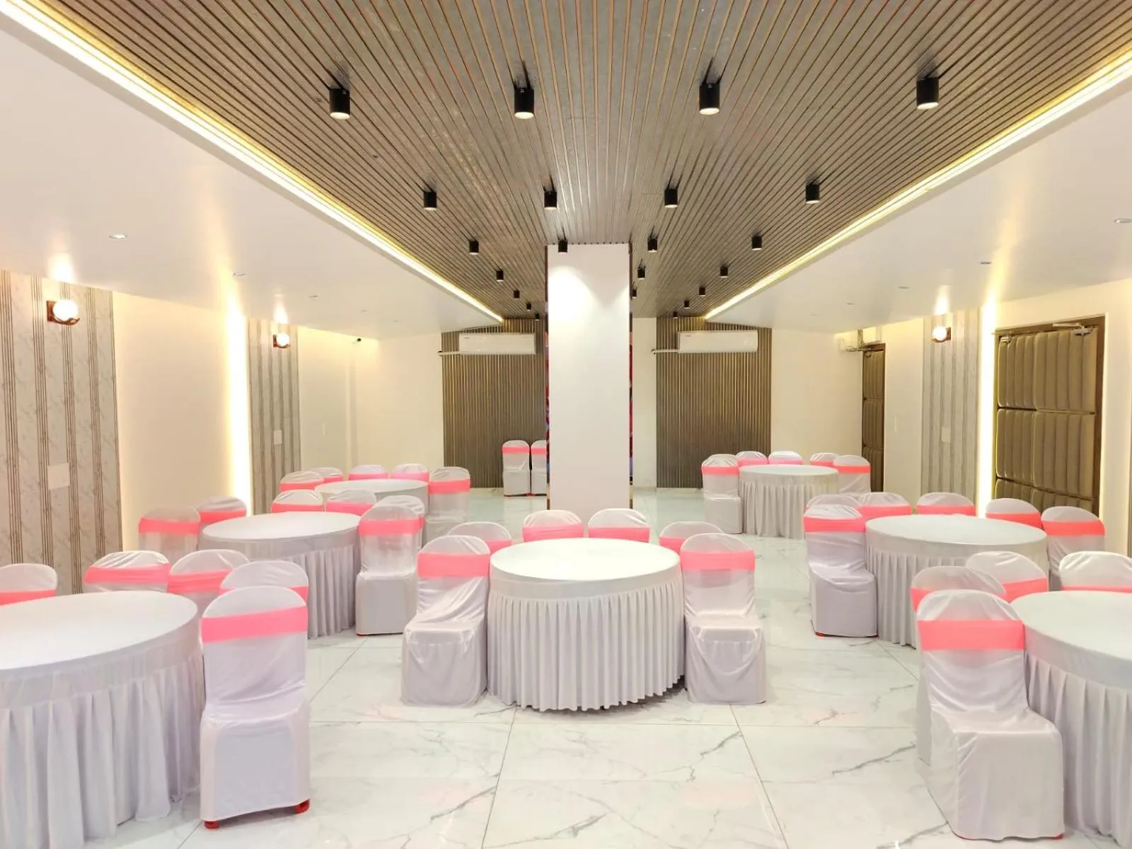 Banquet/Function facilities in Hotel Laxmi Elite Karad