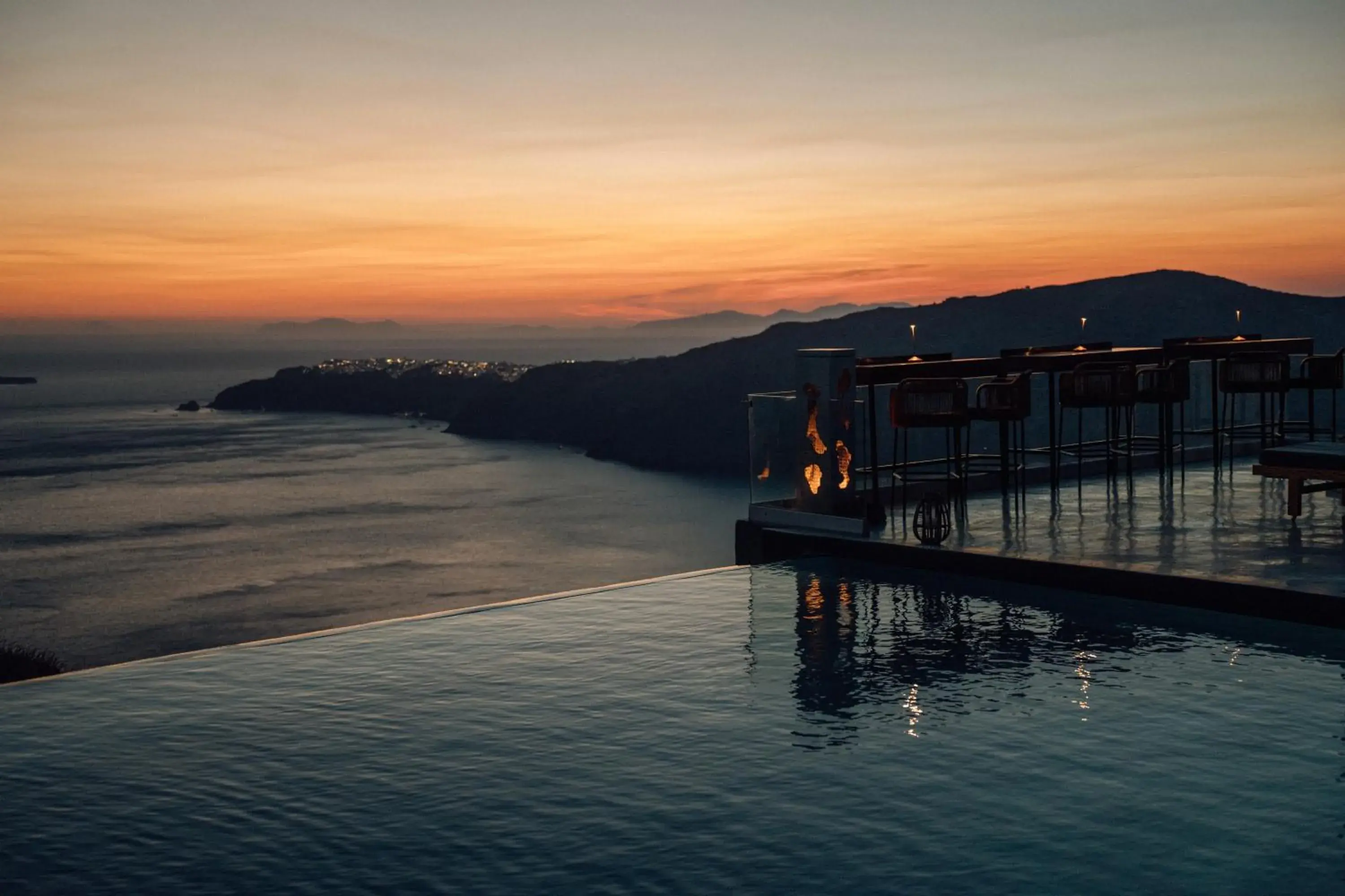 Swimming pool in West East Suites Swimming pool in West East Suites