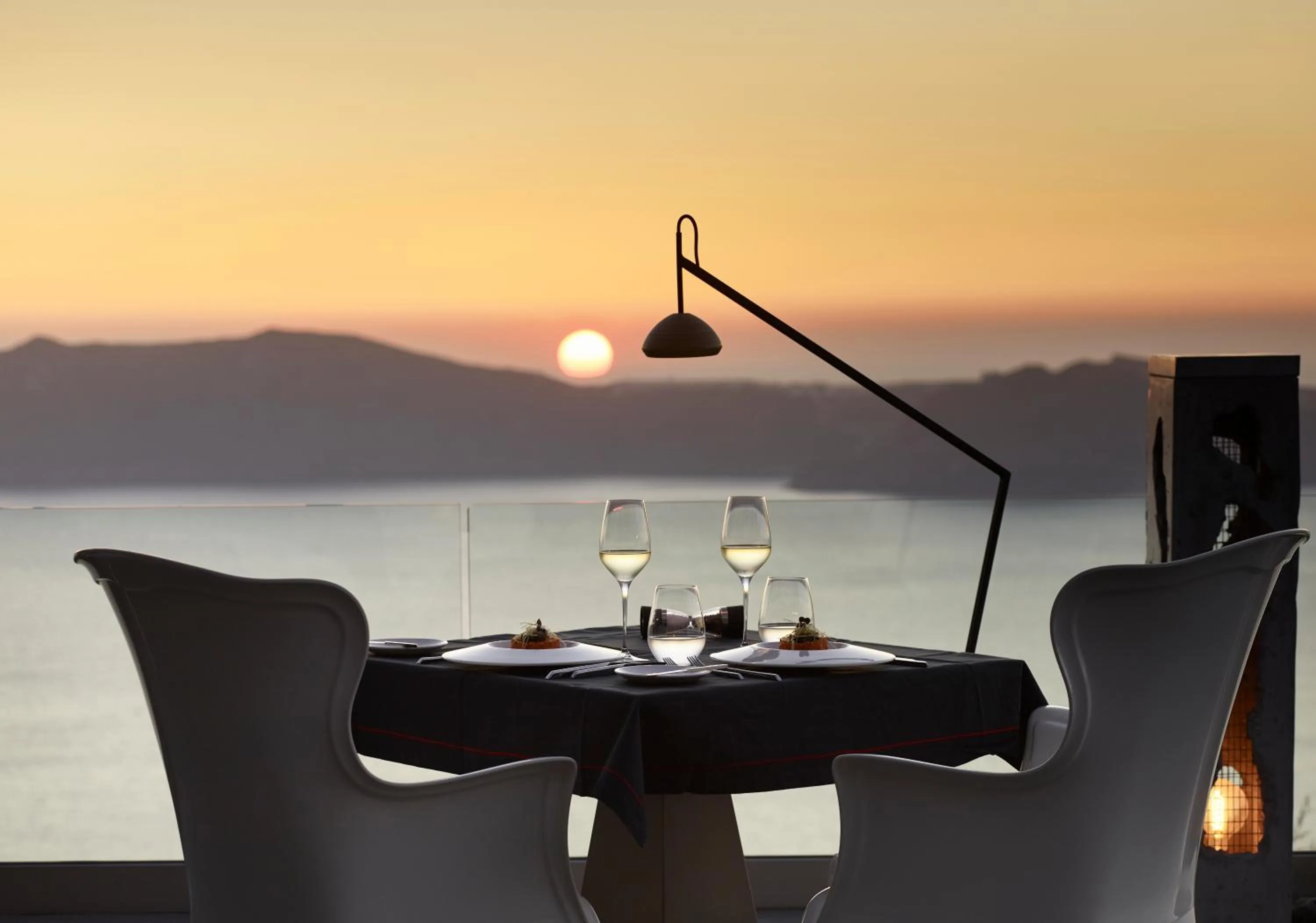 Restaurant/places to eat in West East Suites