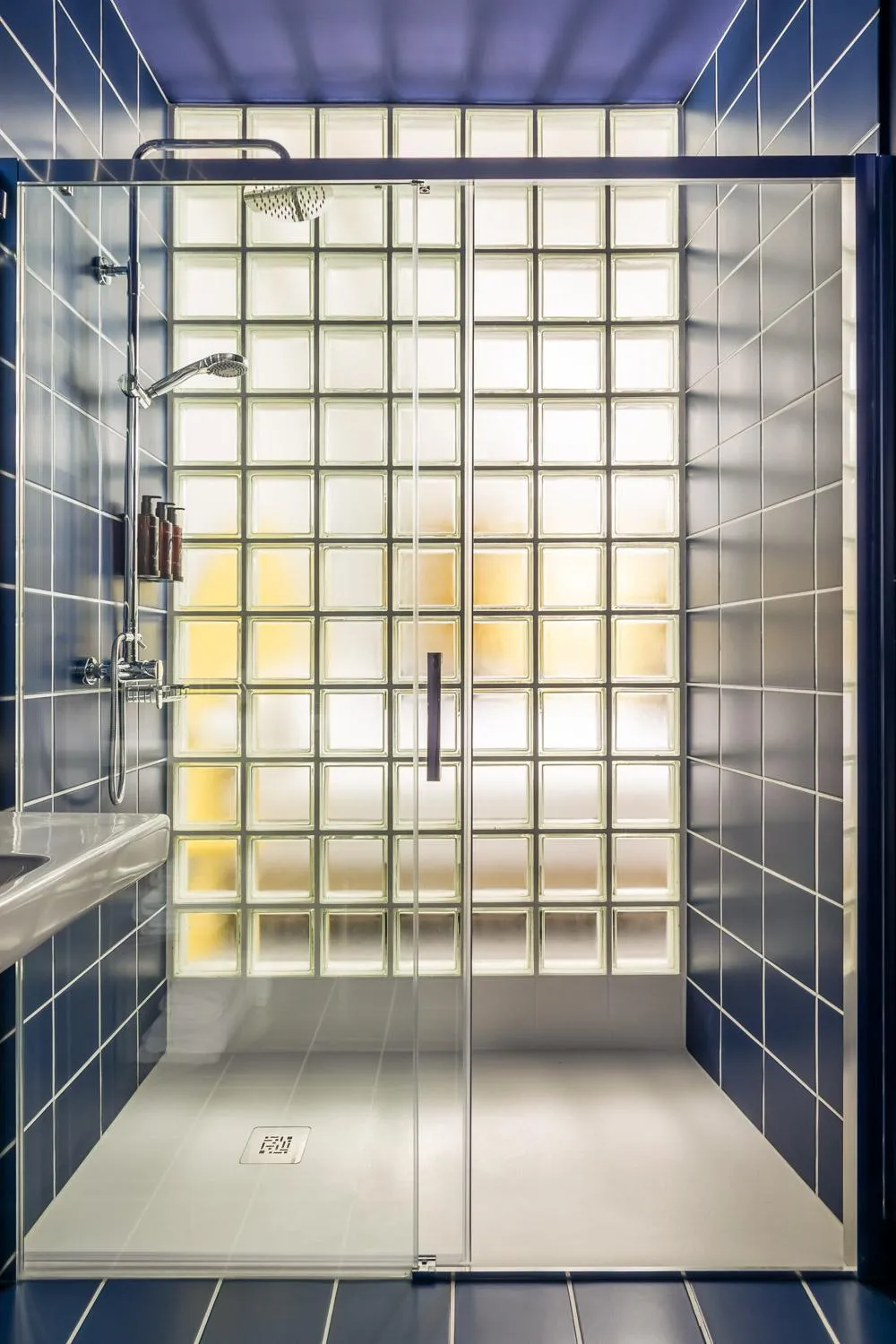 Bathroom in BYPILLOW Flamant