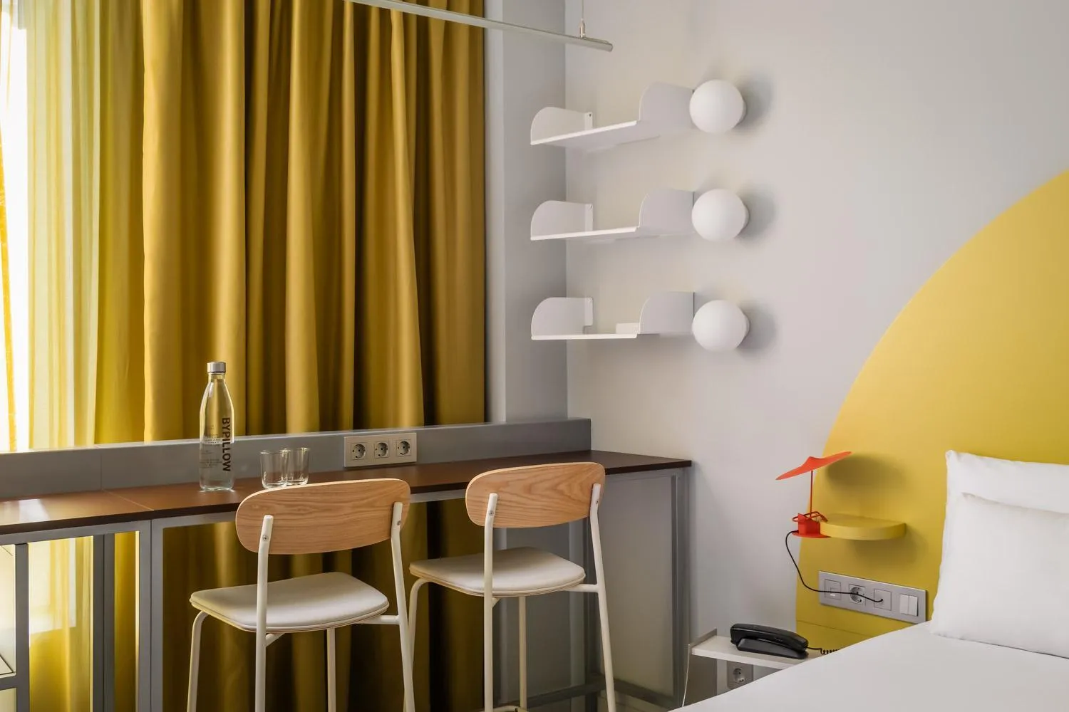 Bed in BYPILLOW Flamant