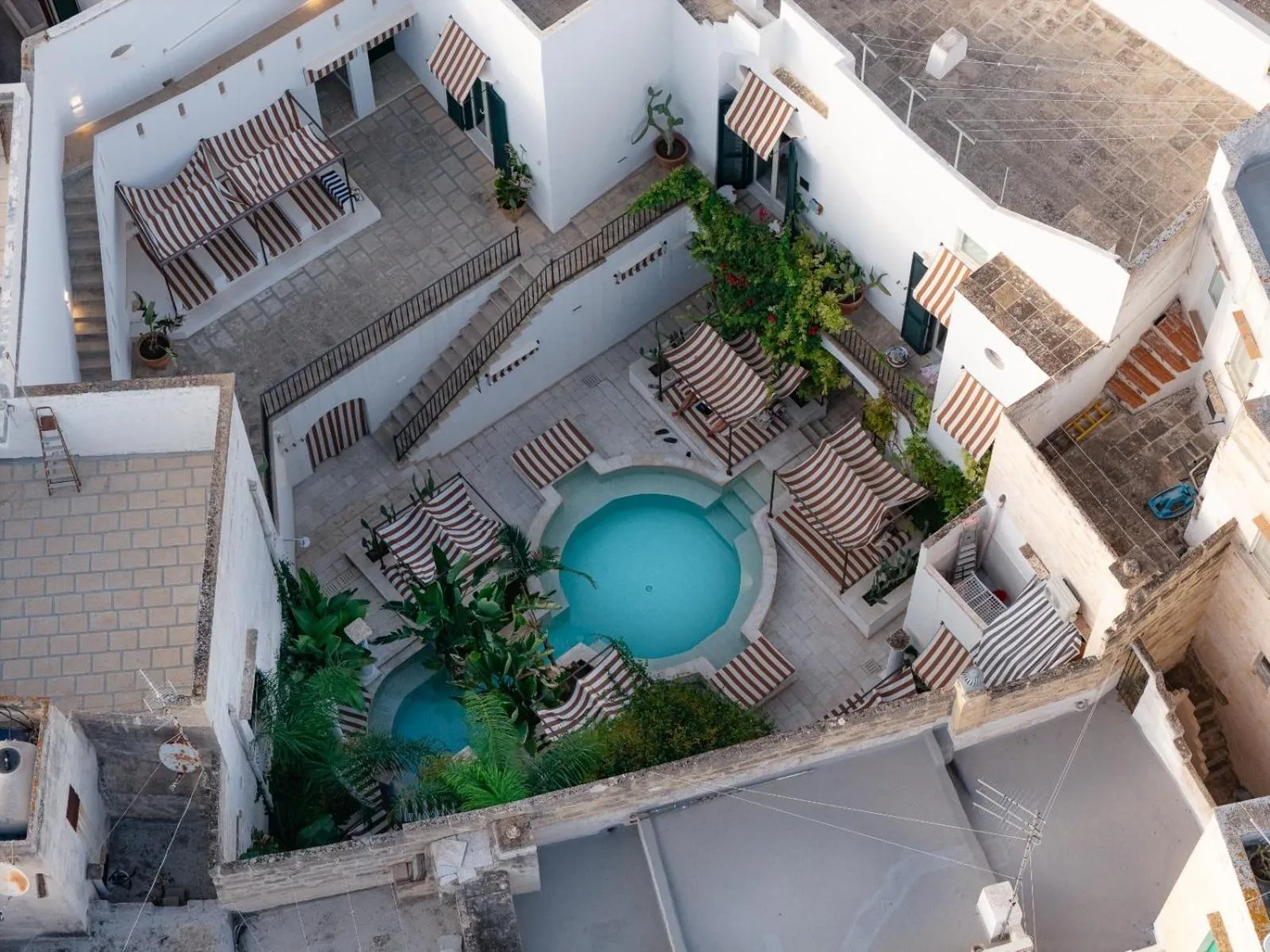 Swimming pool in Palazzo Flora