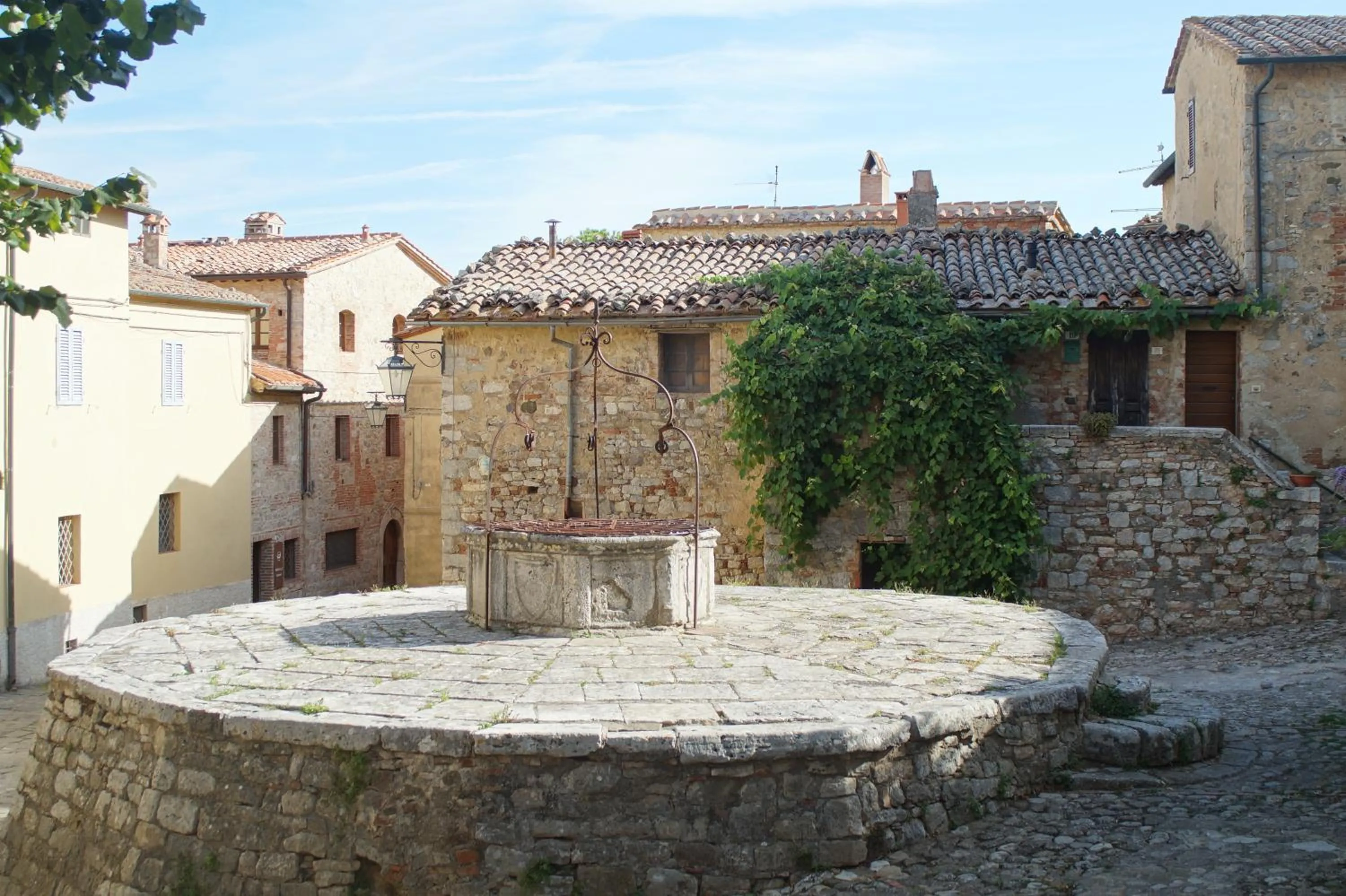 Nearby landmark in La Mandola