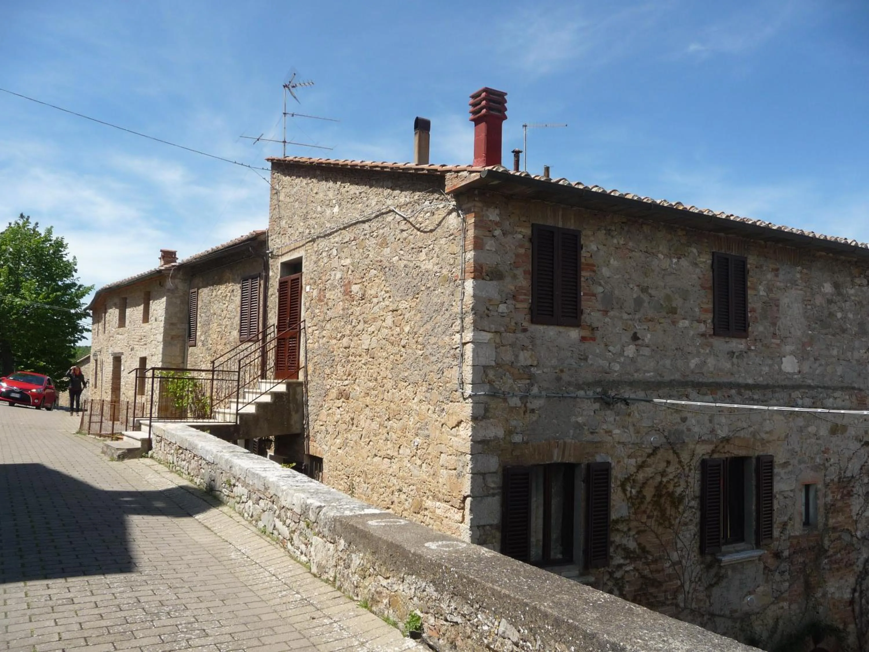 Facade/entrance in La Mandola