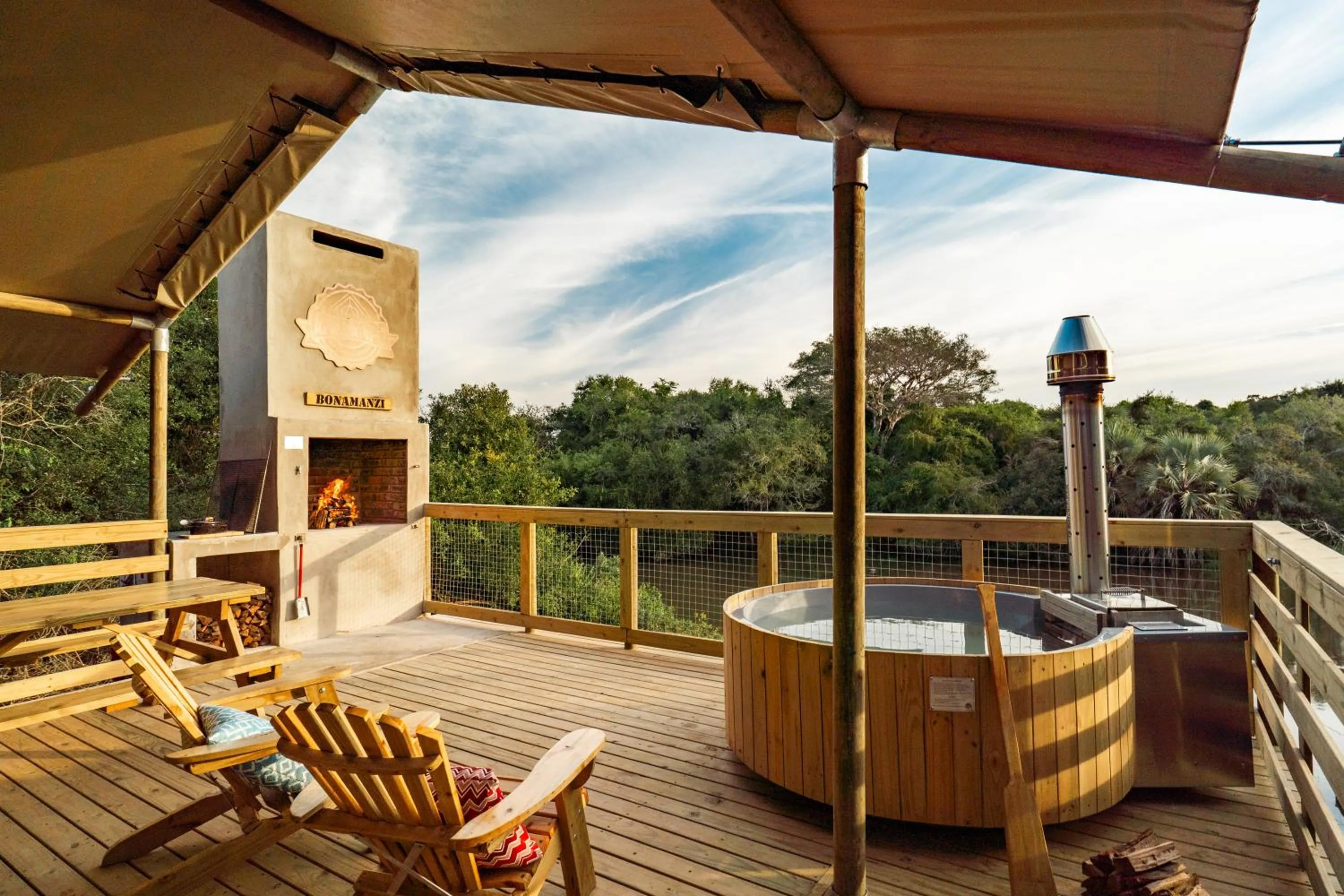 Classic tent (hot tub) in AfriCamps at Bonamanzi Game Reserve