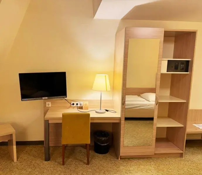 Economy Single Room - single occupancy in Parkhotel Green Garden Economy Single Room - single occupancy in Parkhotel Green Garden