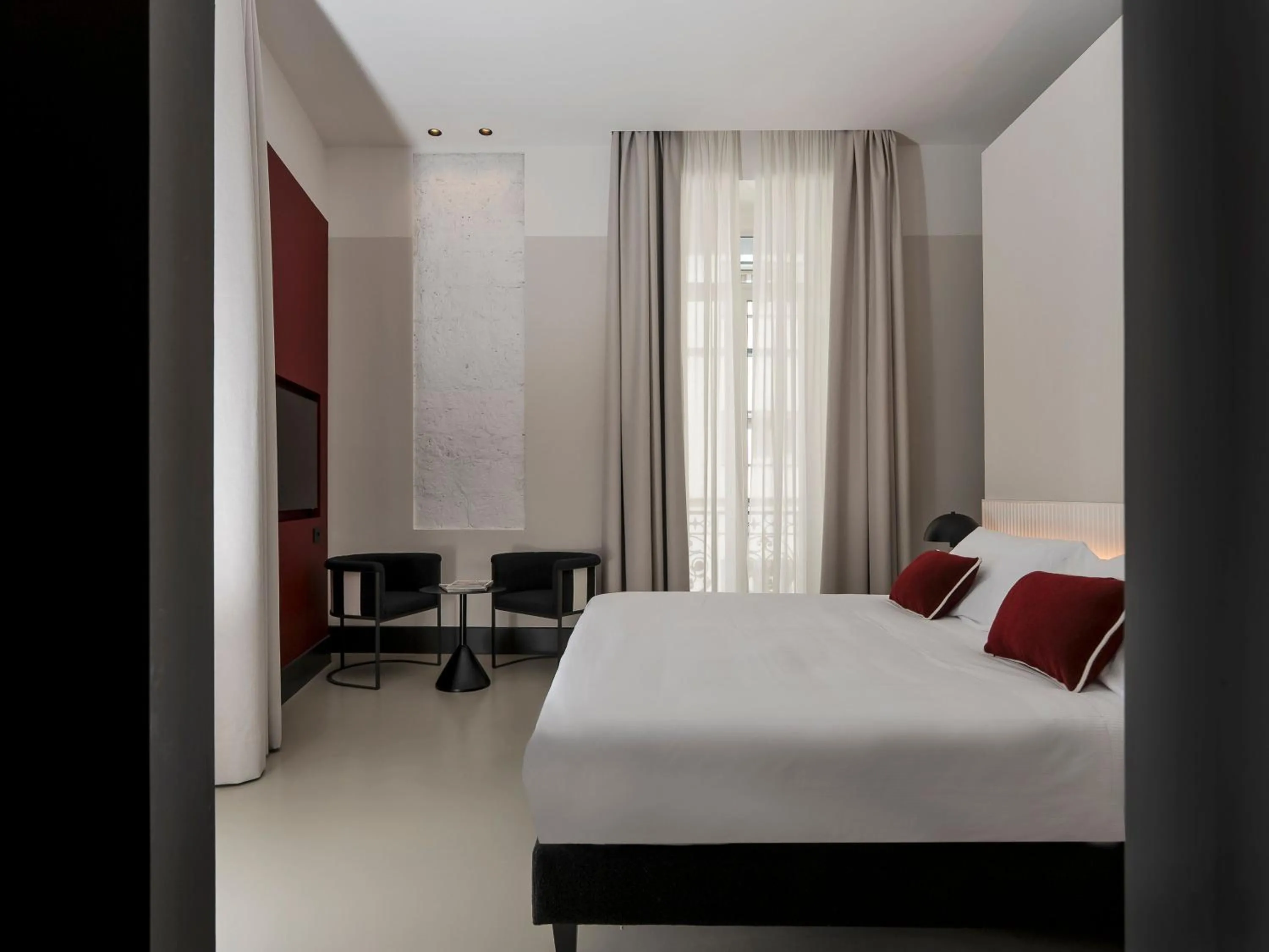Queen Suite with Spa Bath in Adaram Suites