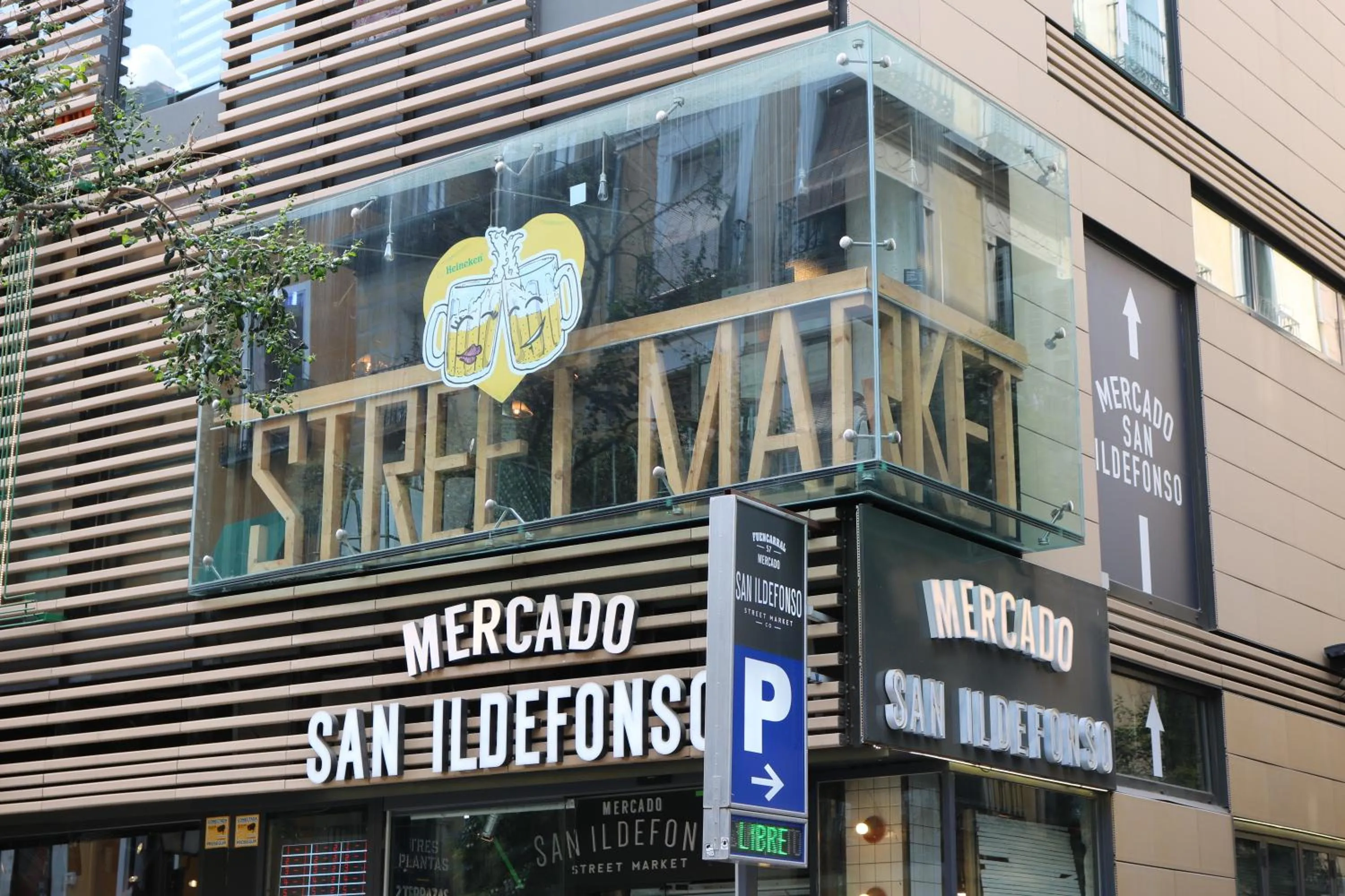 Restaurant/places to eat in Fuencarral Rooms