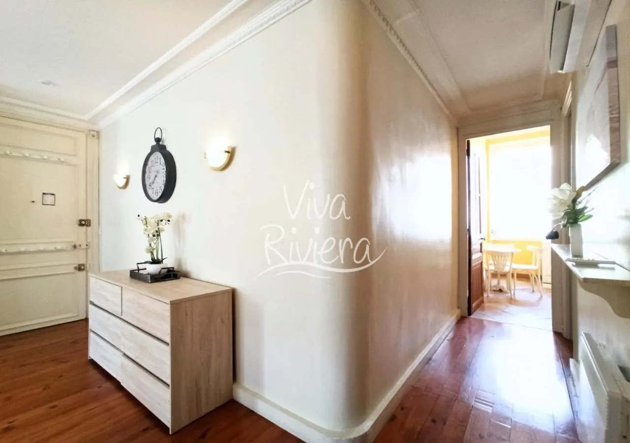 wardrobe in Viva Riviera 5 Rue Florian
