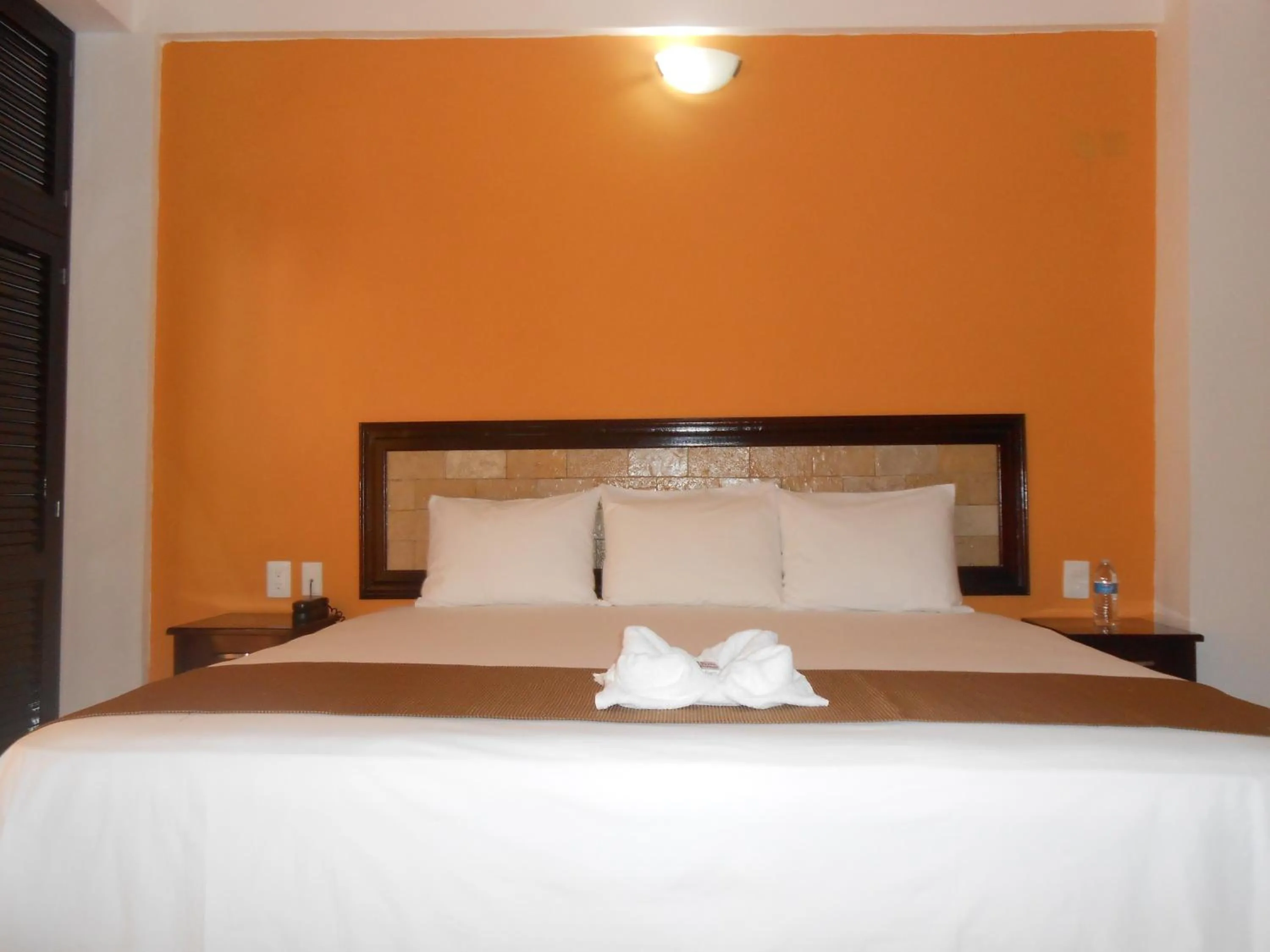 Deluxe King Studio - single occupancy in Hotel John David