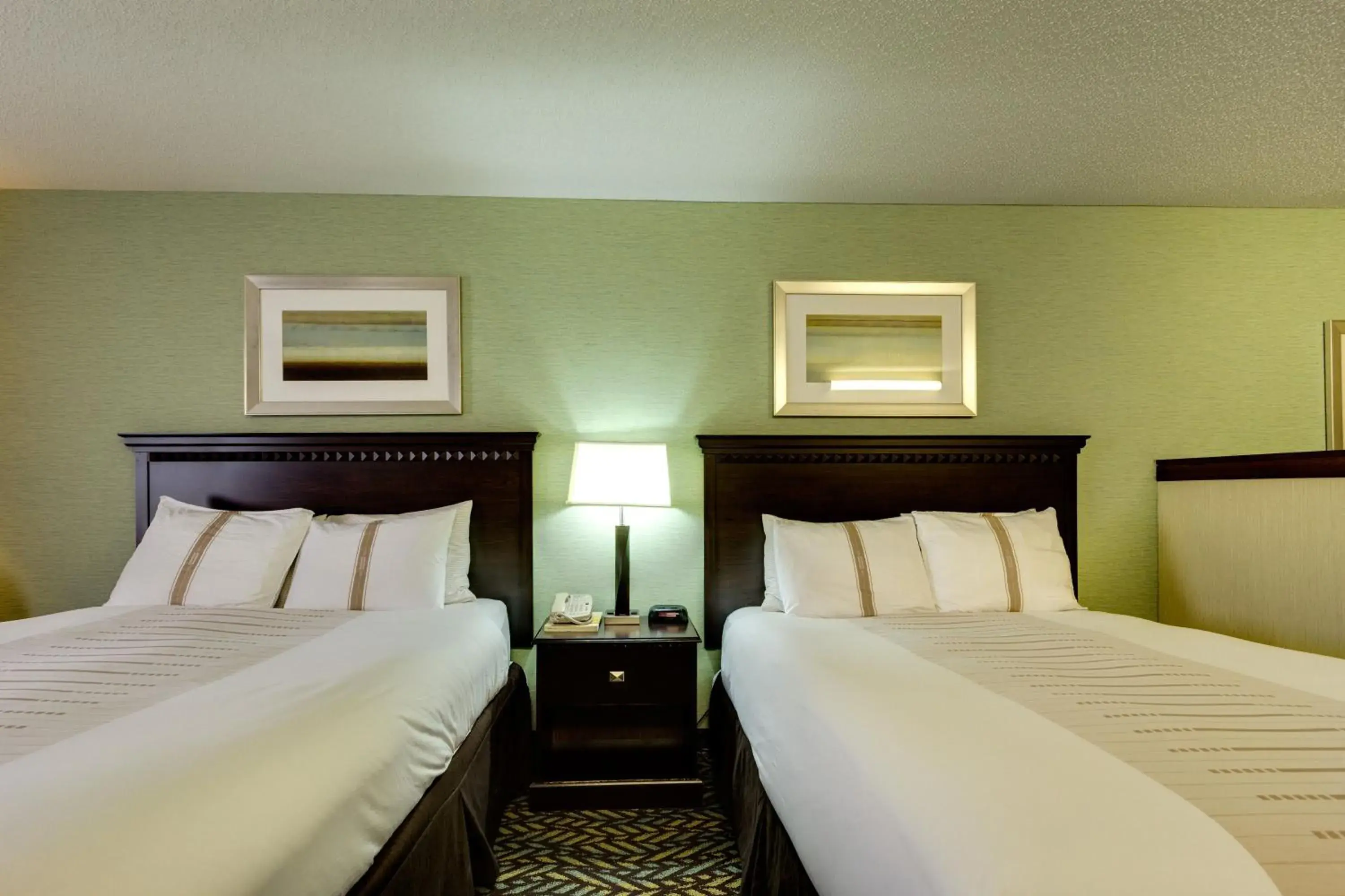 Bed in Fireside Inn and Suites Bed in Fireside Inn and Suites