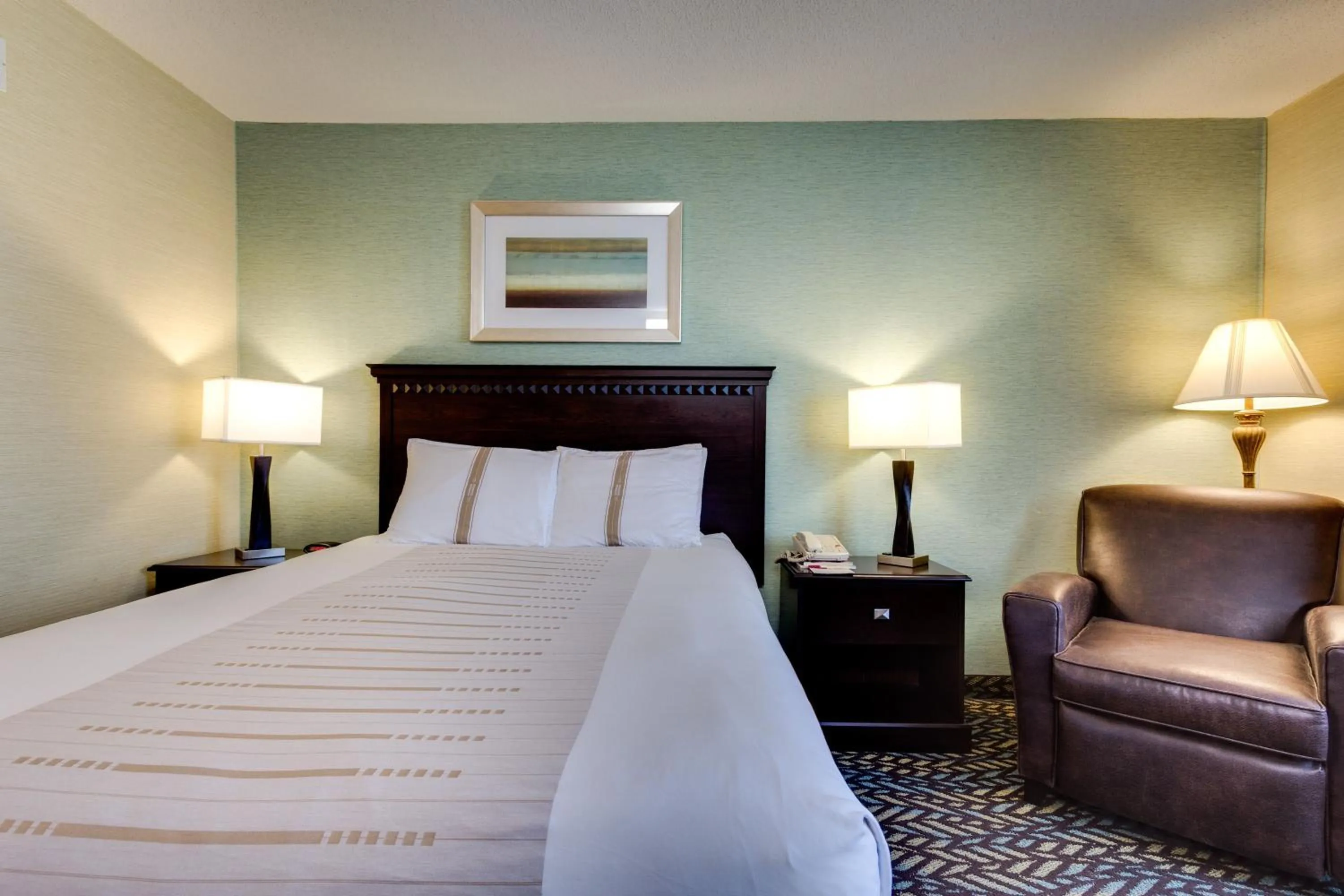 Photo of the whole room, Bed in Fireside Inn and Suites