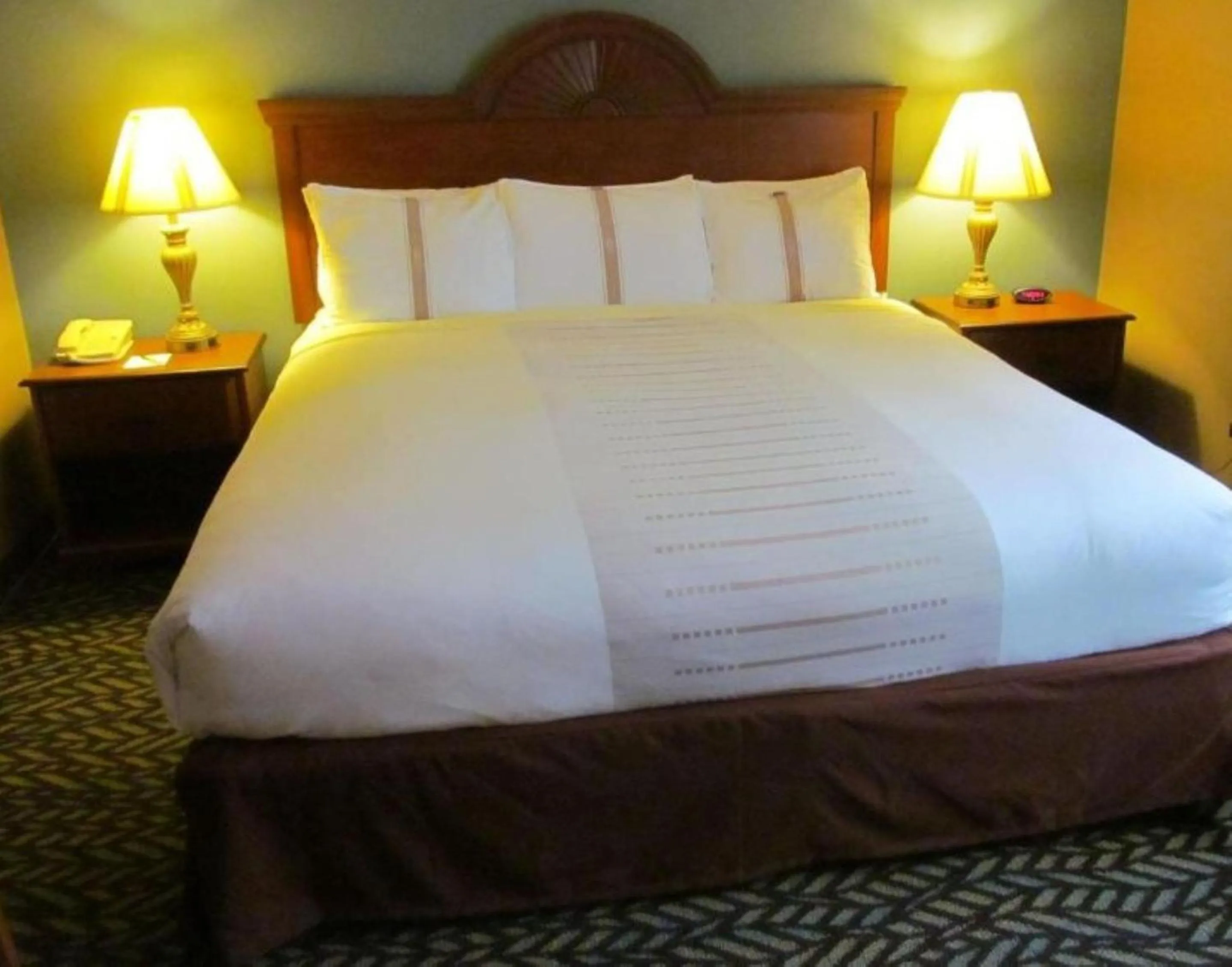 Bedroom, Bed in Fireside Inn and Suites