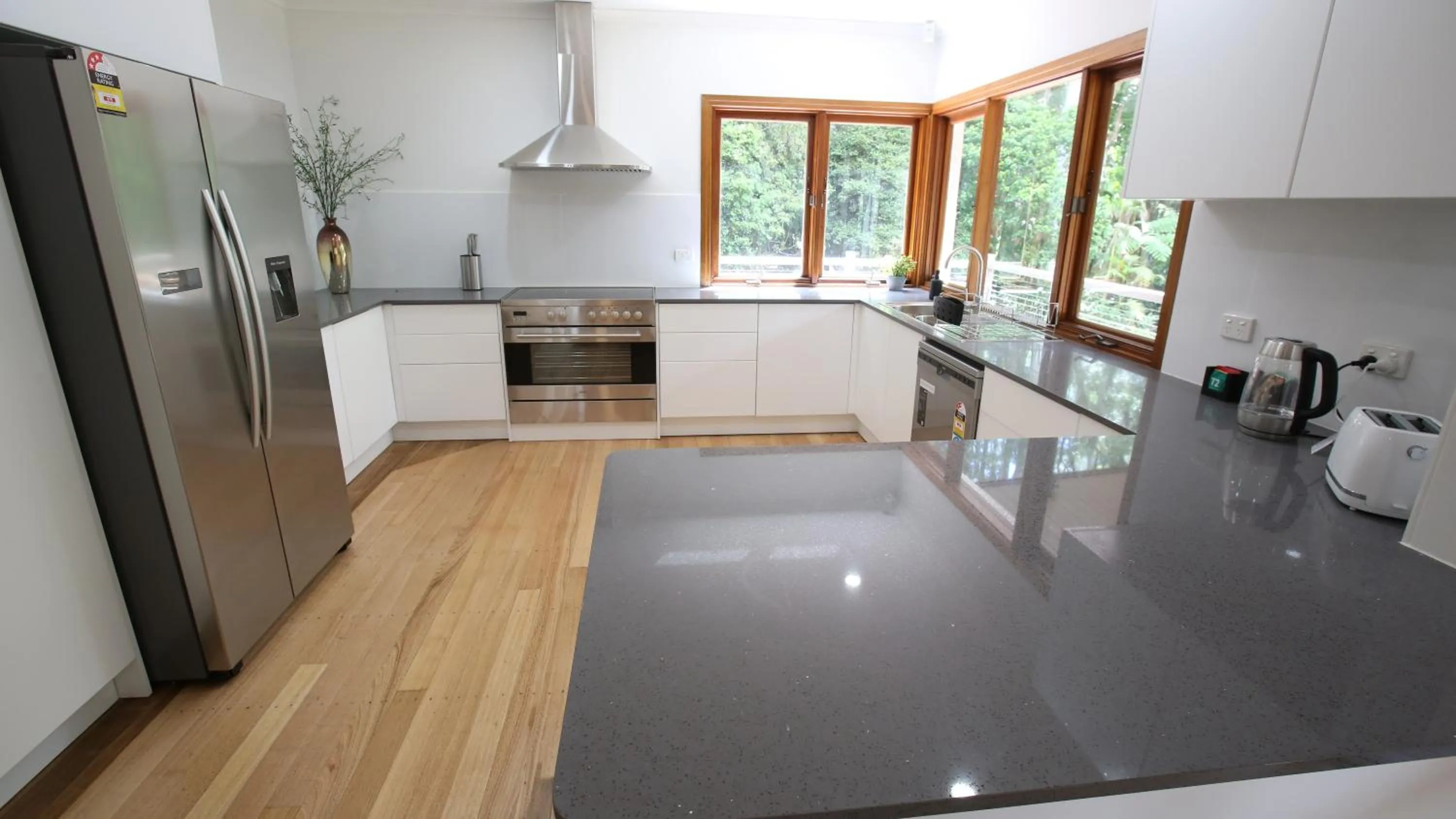 Kitchen or kitchenette in Pethers Rainforest Retreat