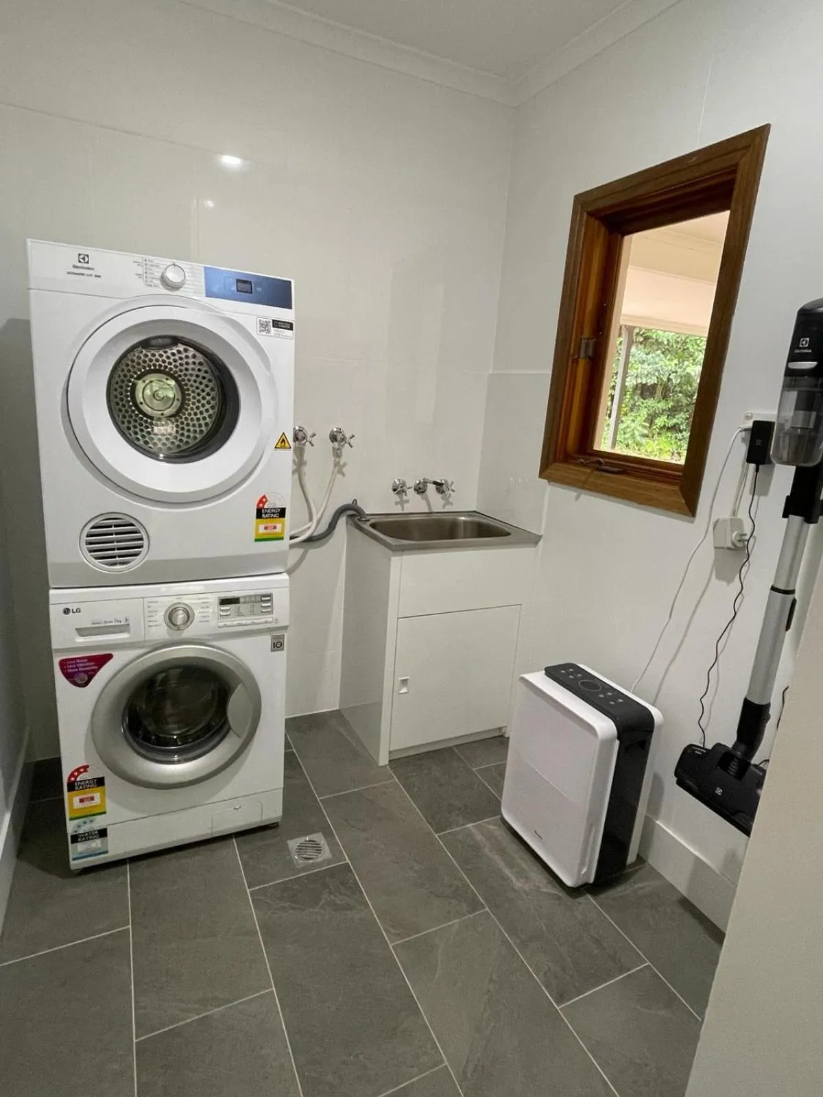 washing machine in Pethers Rainforest Retreat