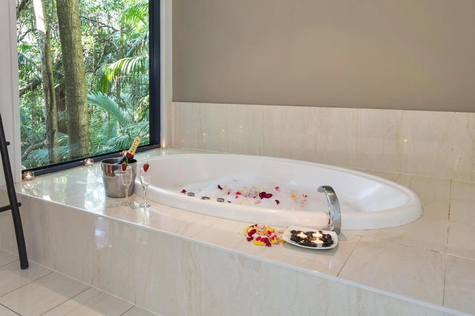 Bathroom in Pethers Rainforest Retreat