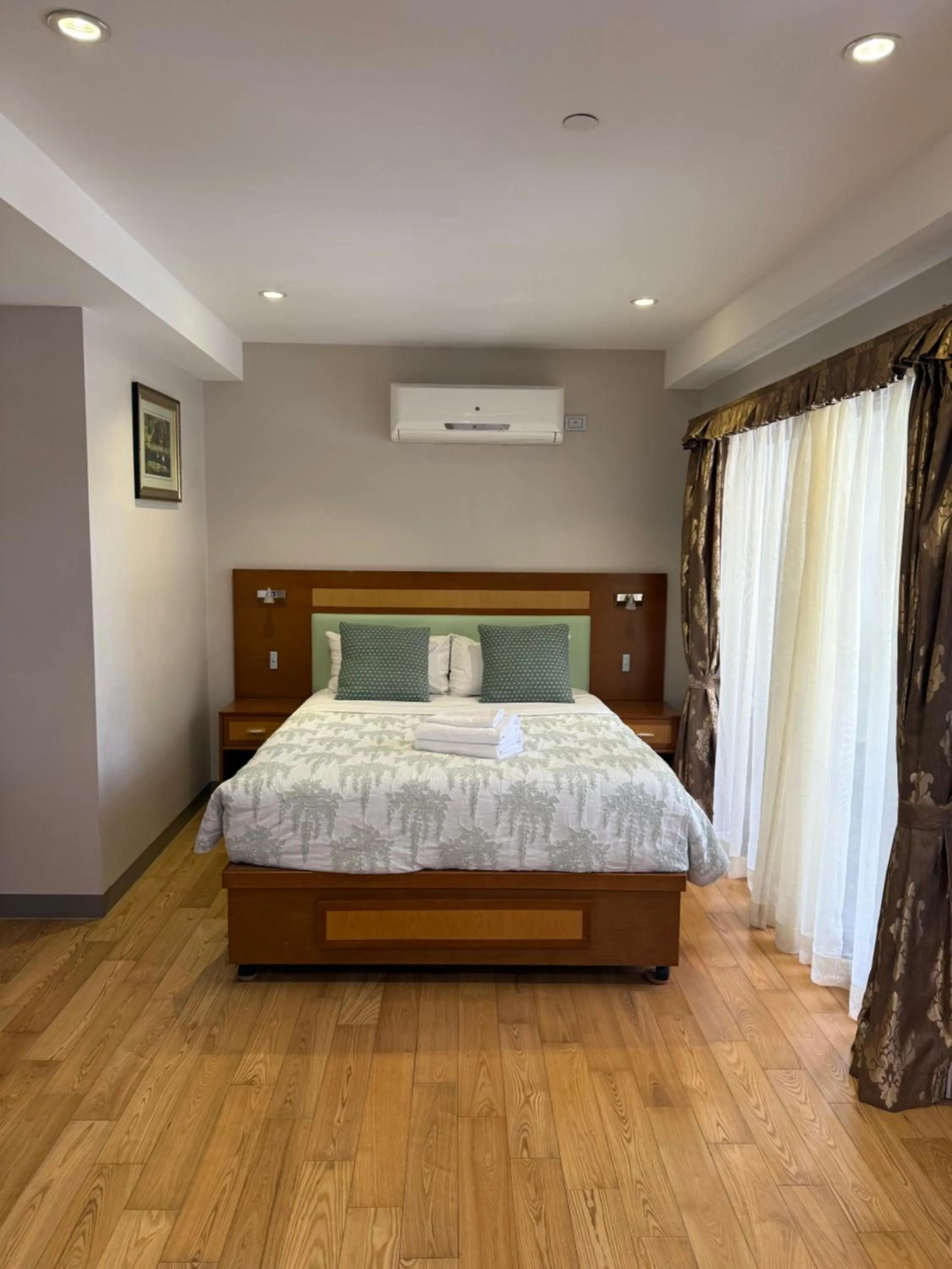 Bed in Melrose Apartments