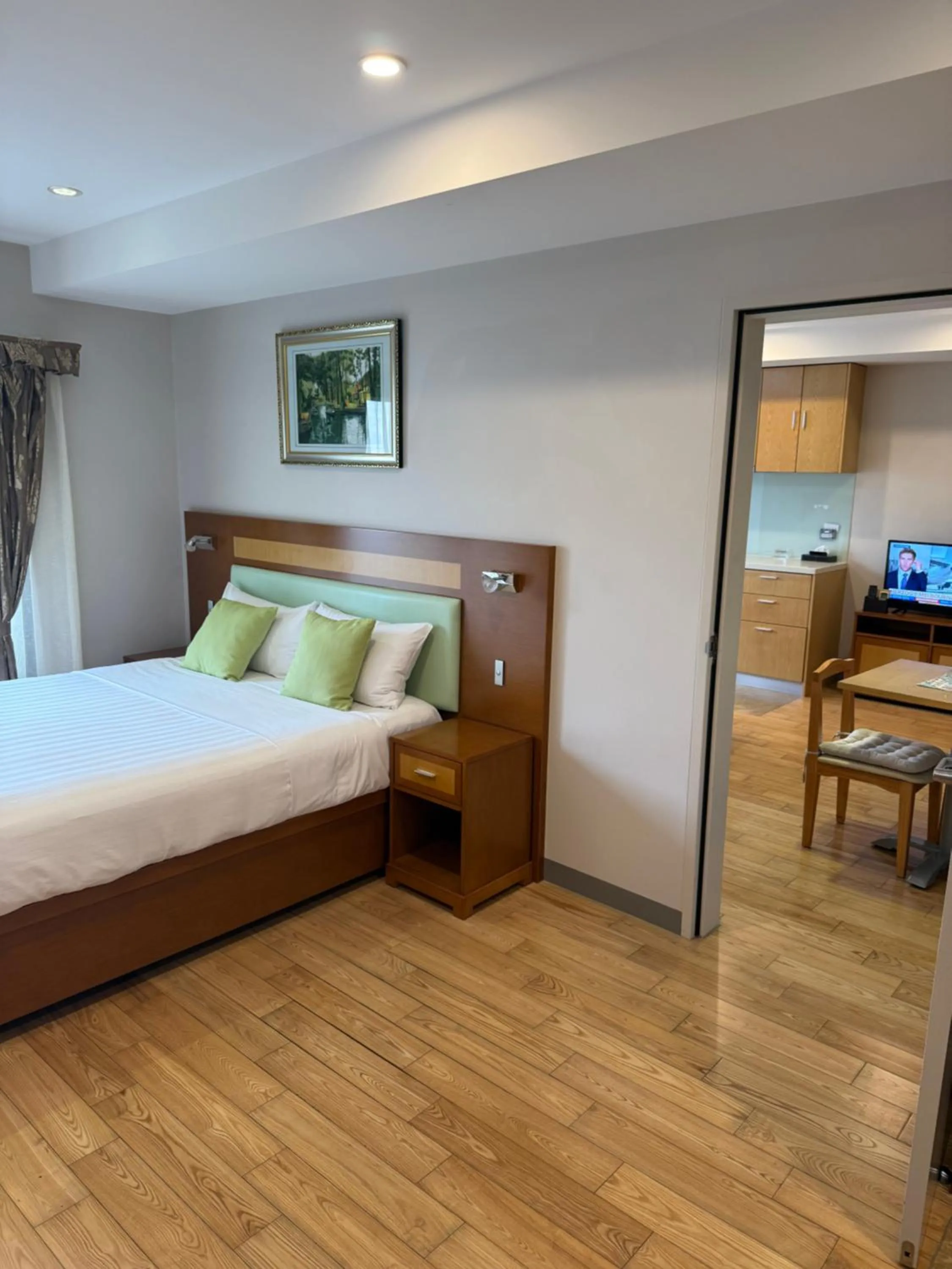 Bed in Melrose Apartments