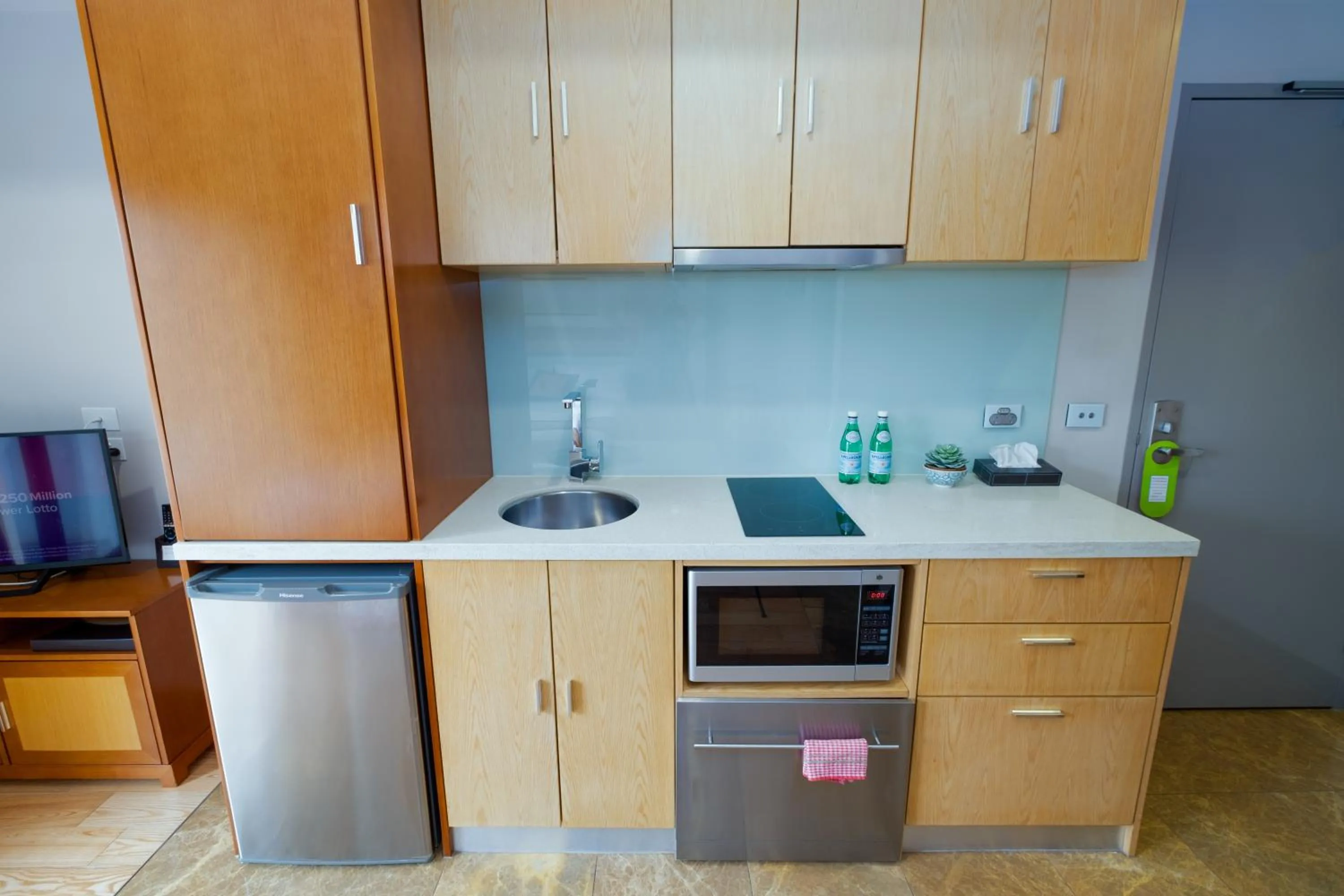 Kitchen or kitchenette in Melrose Apartments