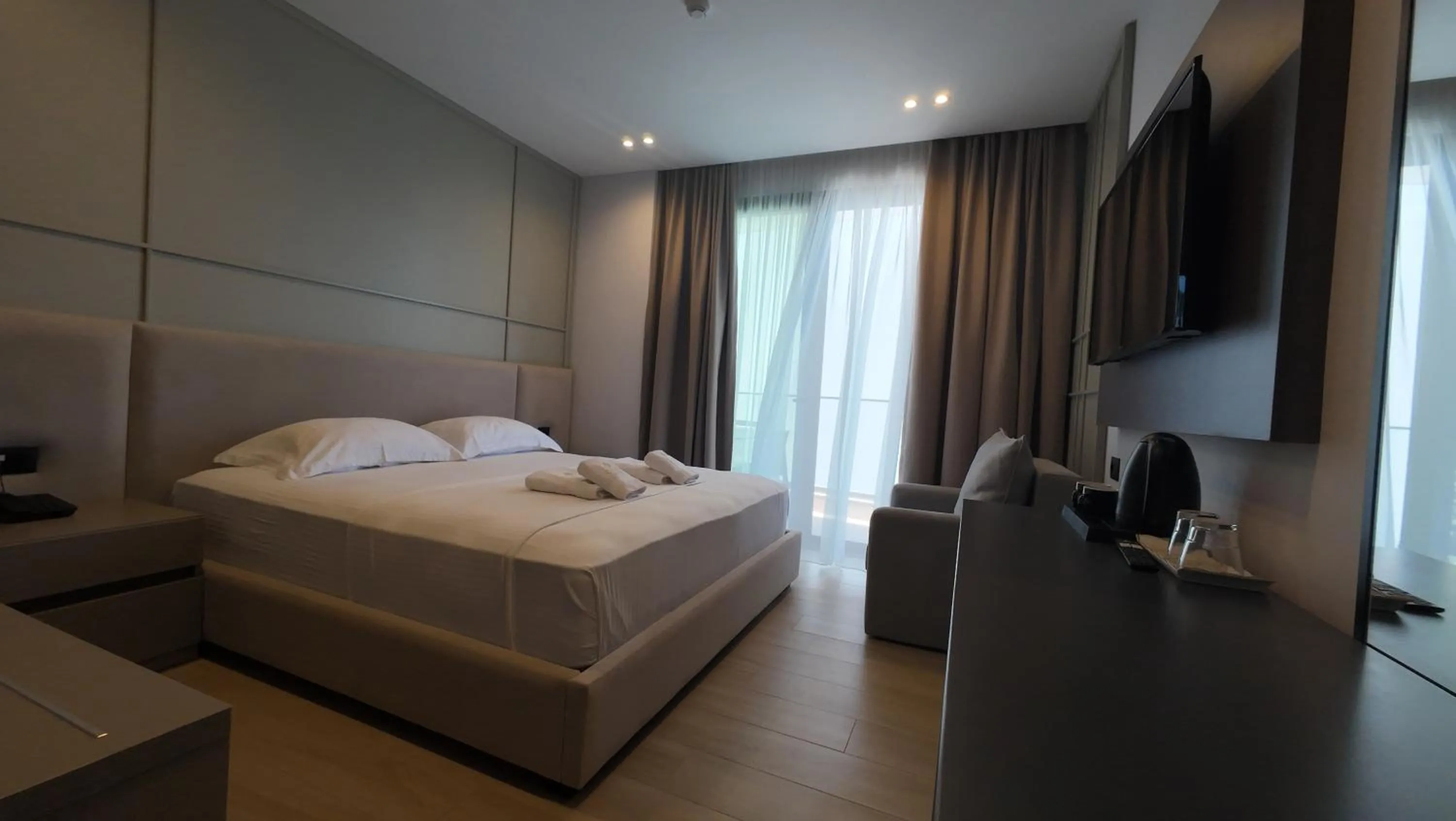 Communal lounge/ TV room, Bed in Hotel Boutique Onix