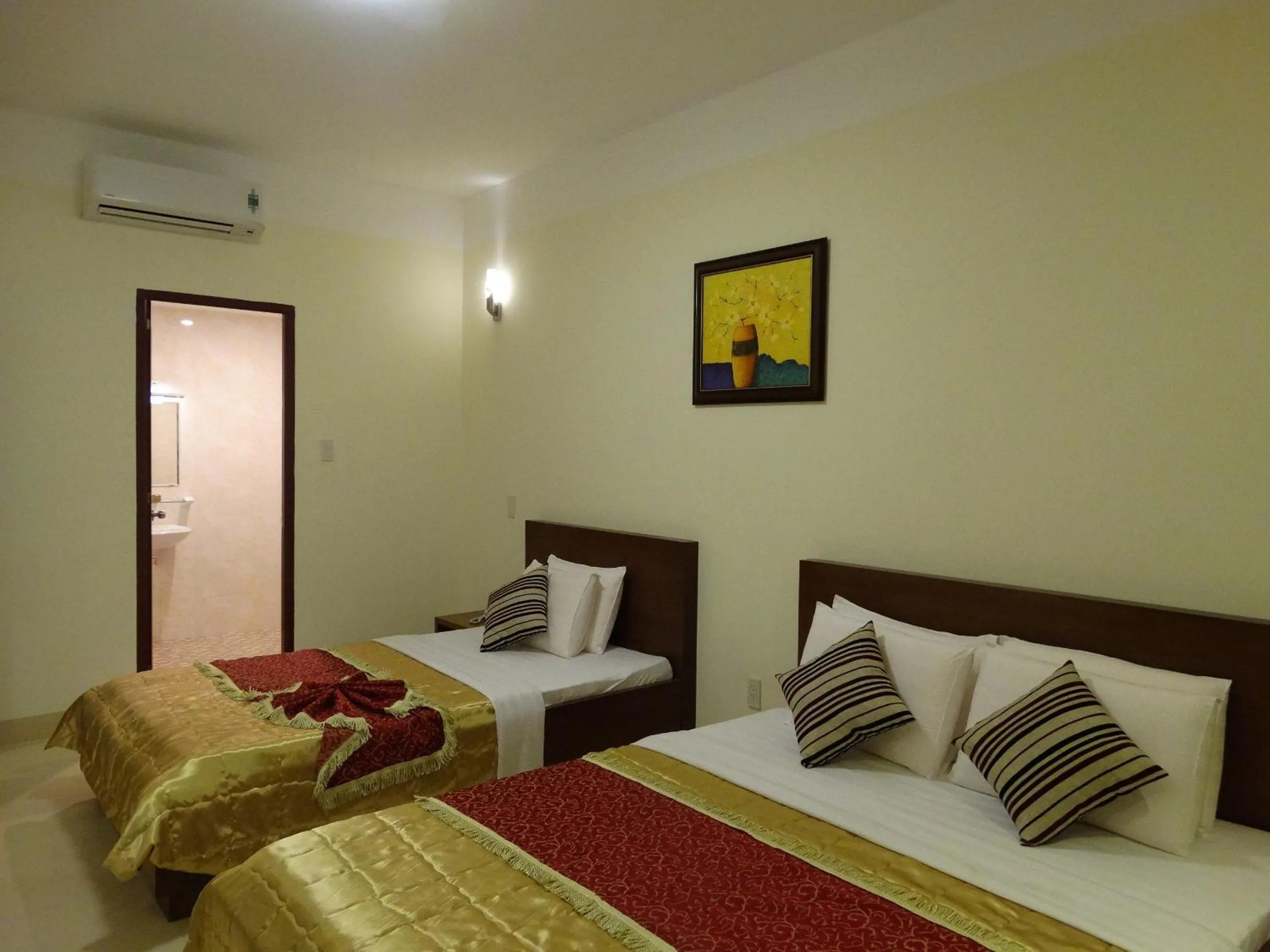 Photo of the whole room in Hoa Vinh Hotel