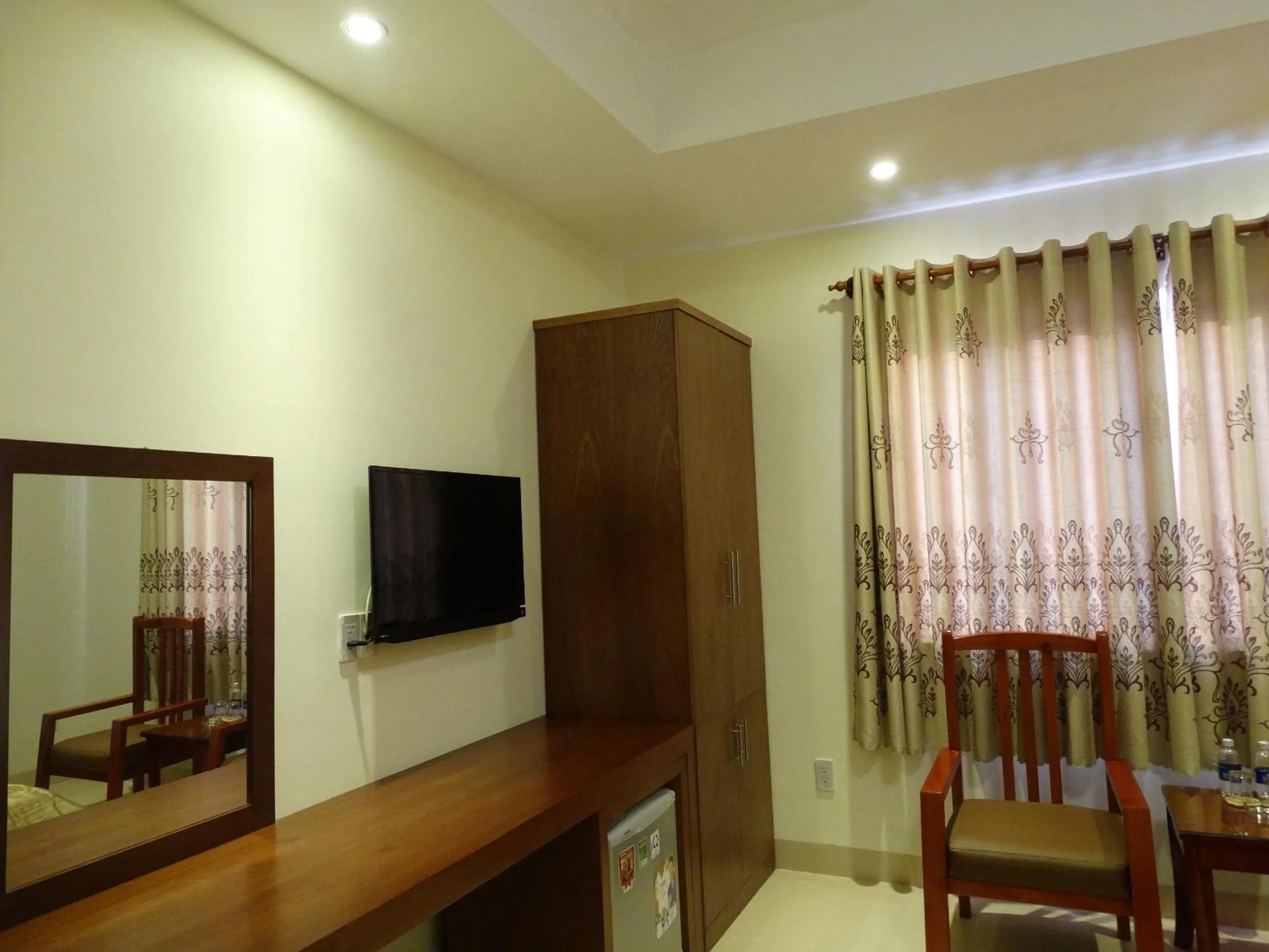 Photo of the whole room in Hoa Vinh Hotel