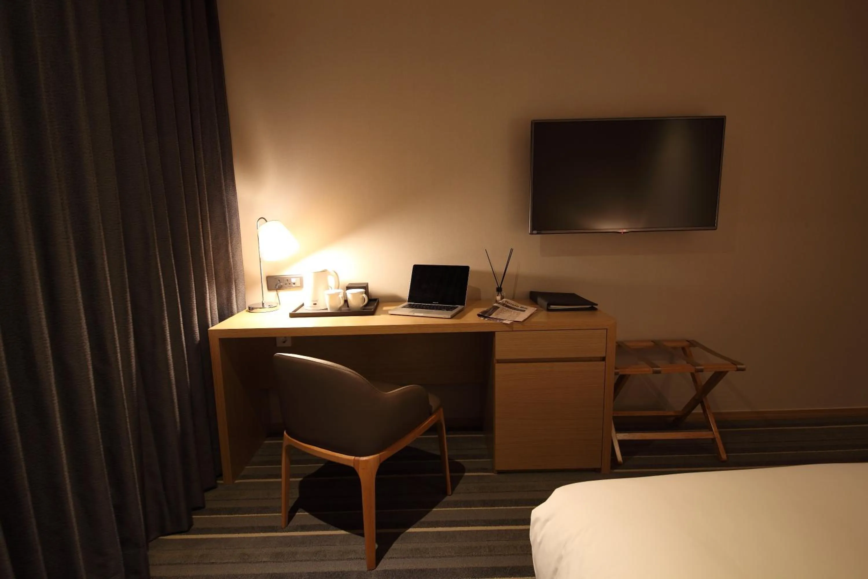 Property building, Bed in Avonhotel Gunsan