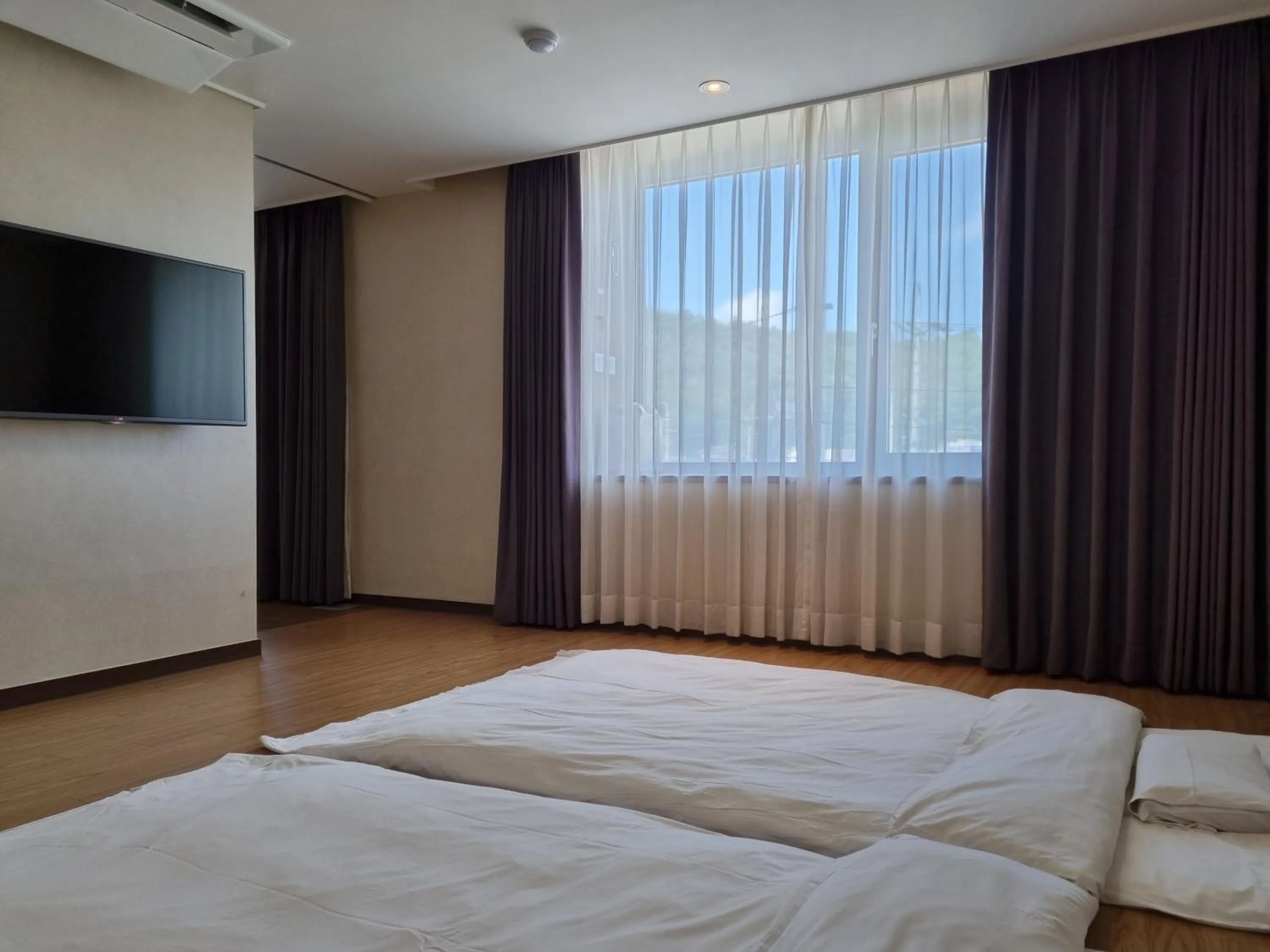 Photo of the whole room, Bed in Avonhotel Gunsan