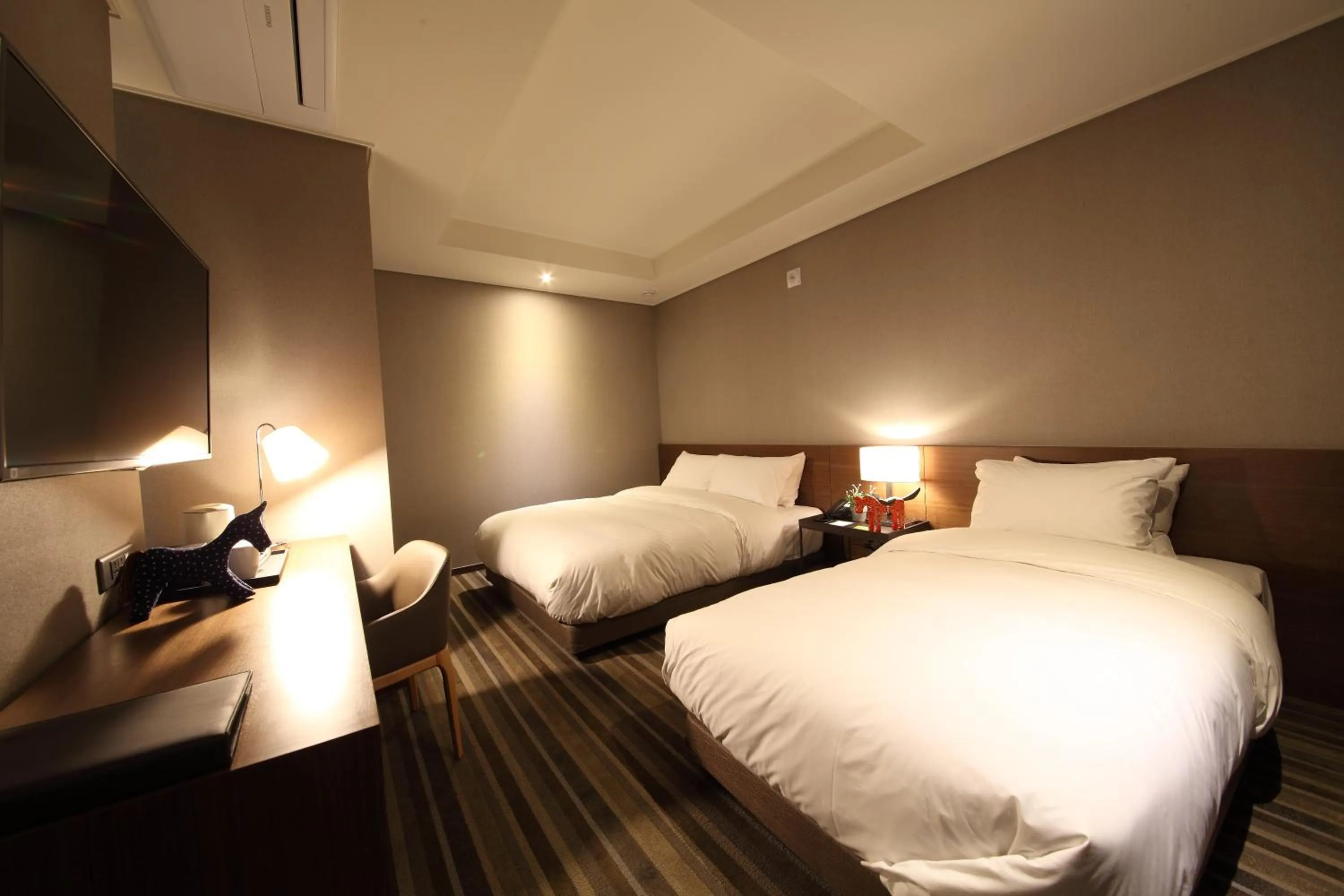 Property building, Bed in Avonhotel Gunsan