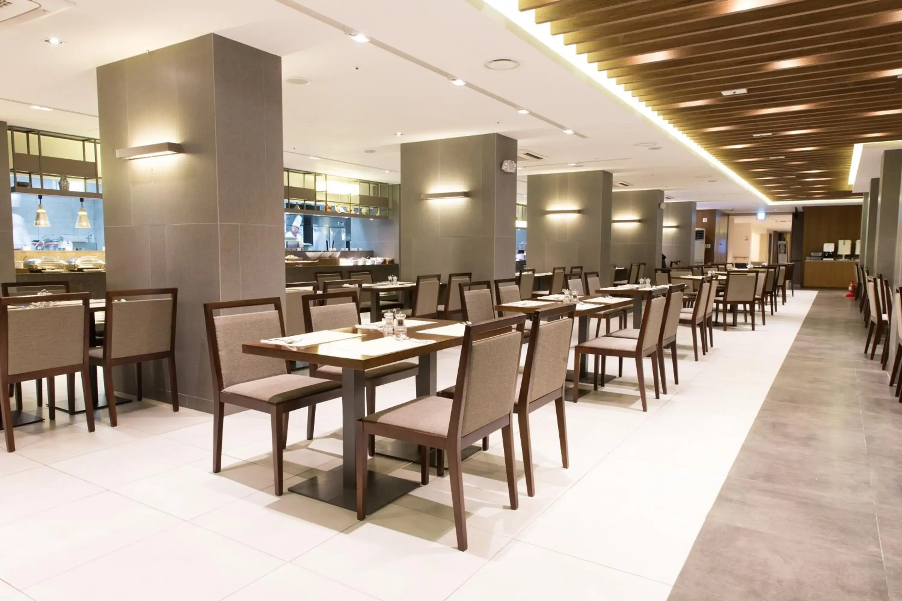 Restaurant/places to eat in Avonhotel Gunsan Restaurant/places to eat in Avonhotel Gunsan