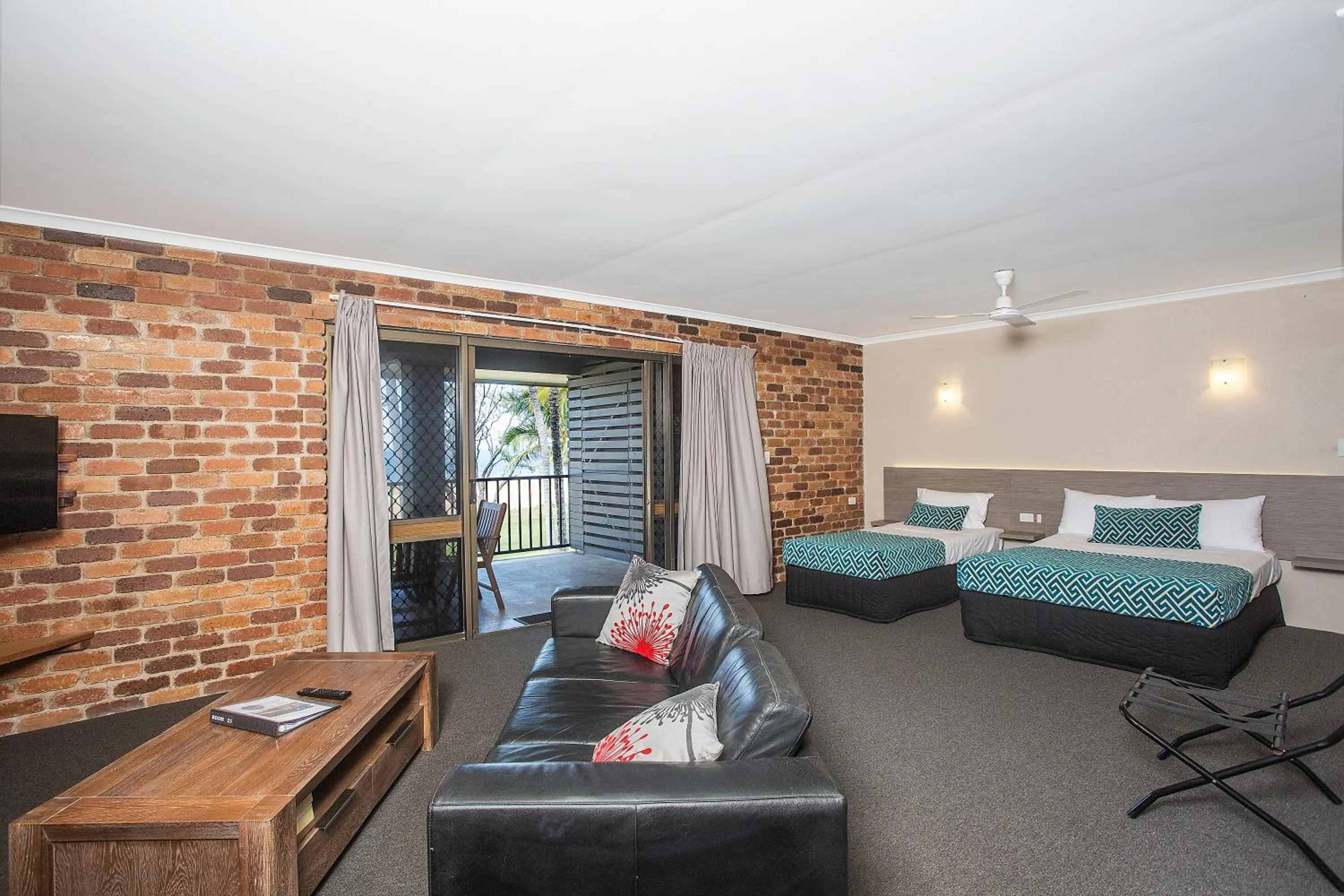 Photo of the whole room, Bed in Sarina Beach Motel