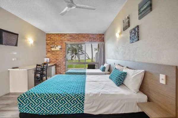 Bed in Sarina Beach Motel