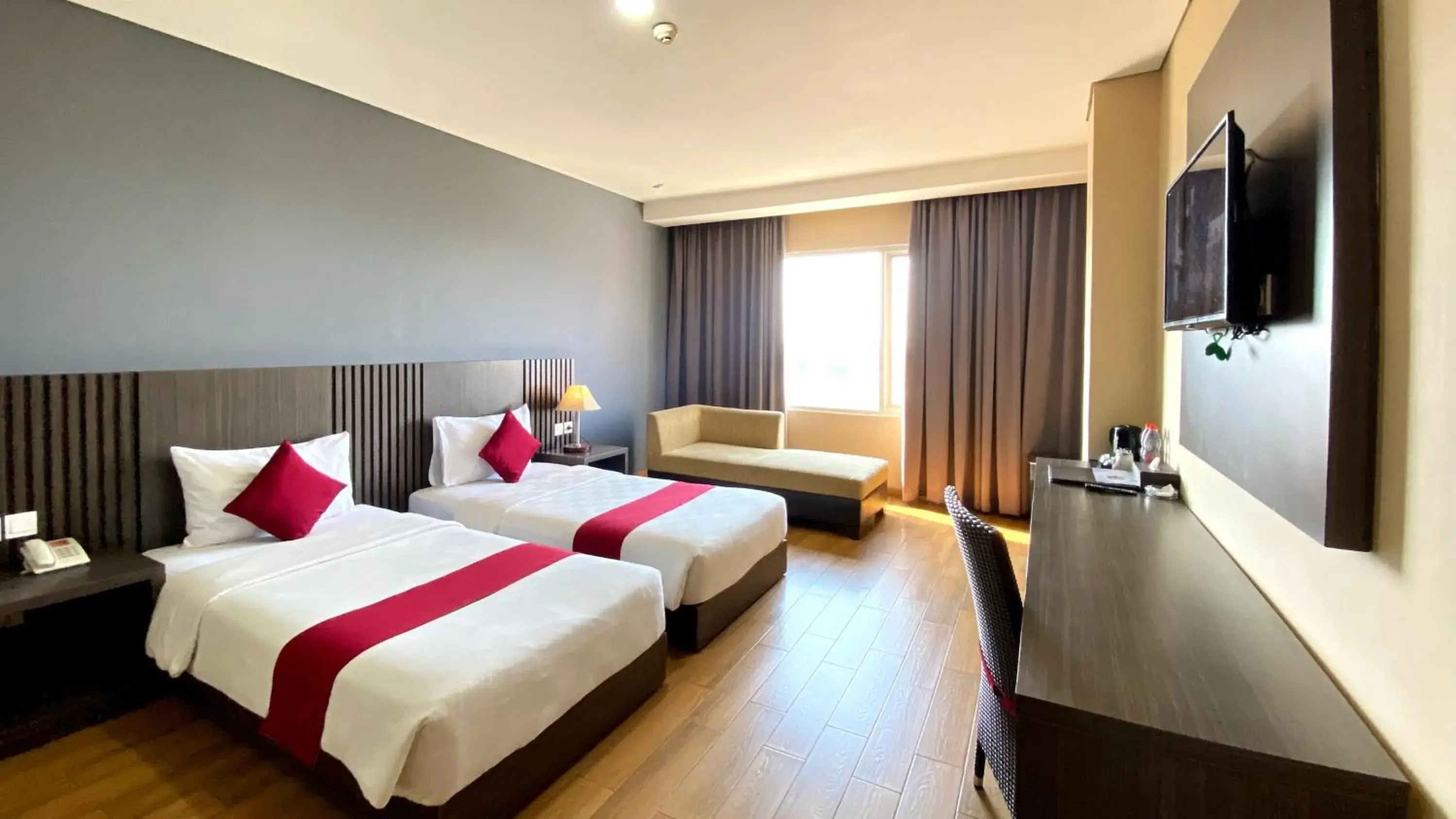 Deluxe Twin Room in Merapi Merbabu Hotels Bekasi Deluxe Twin Room in Merapi Merbabu Hotels Bekasi