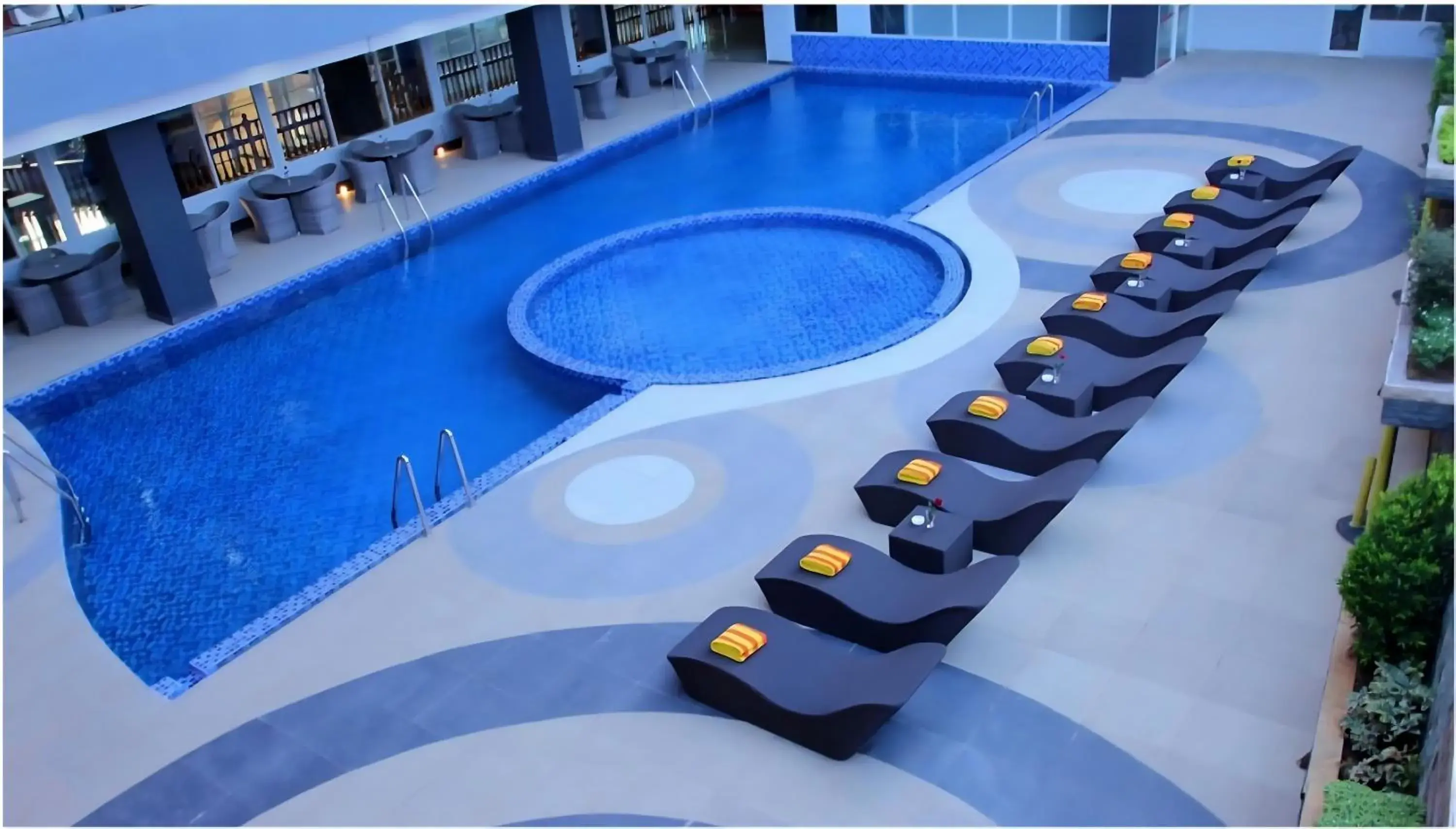 Swimming pool in Merapi Merbabu Hotels Bekasi Swimming pool in Merapi Merbabu Hotels Bekasi