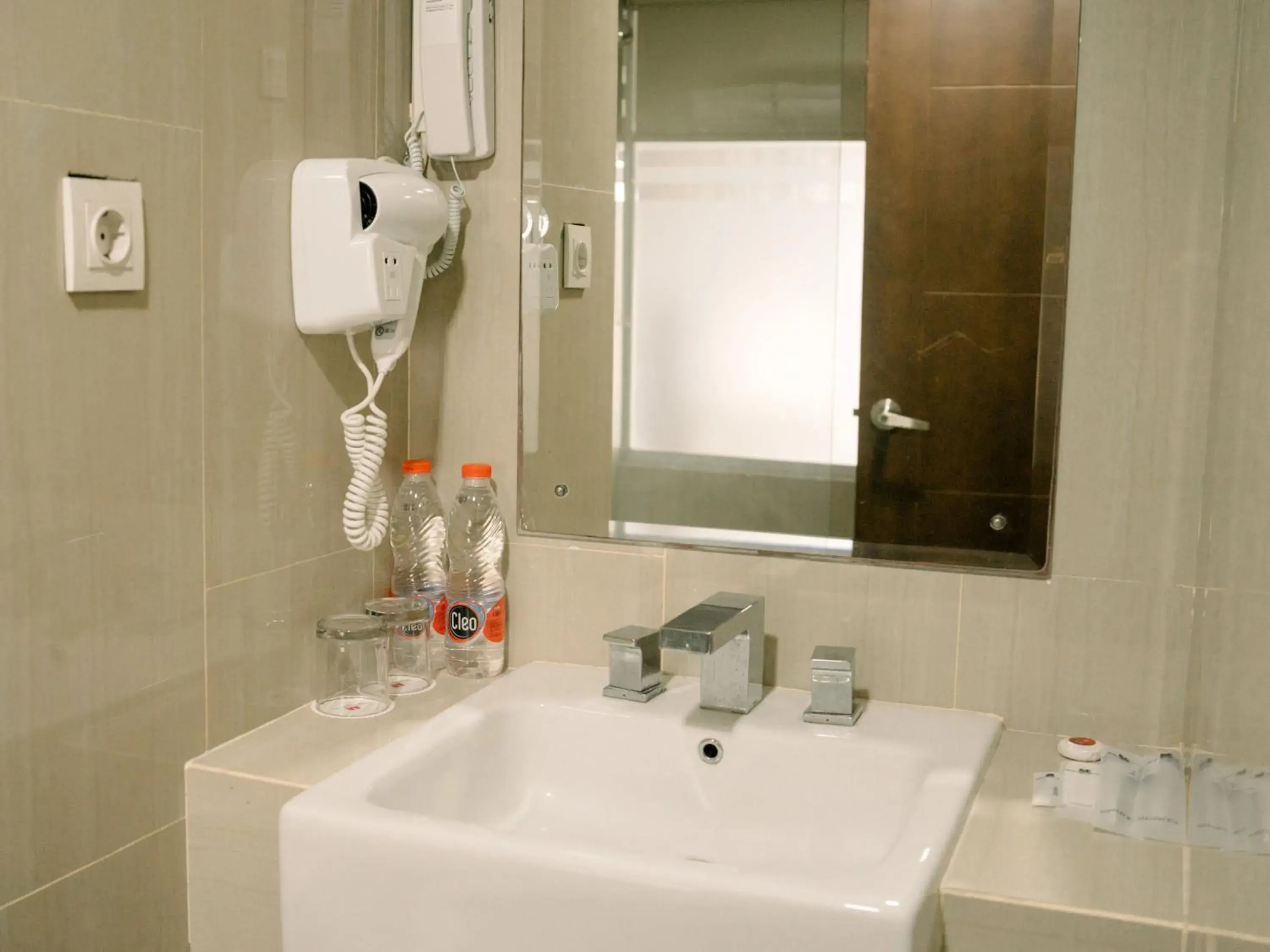 Bathroom in Merapi Merbabu Hotels Bekasi Bathroom in Merapi Merbabu Hotels Bekasi